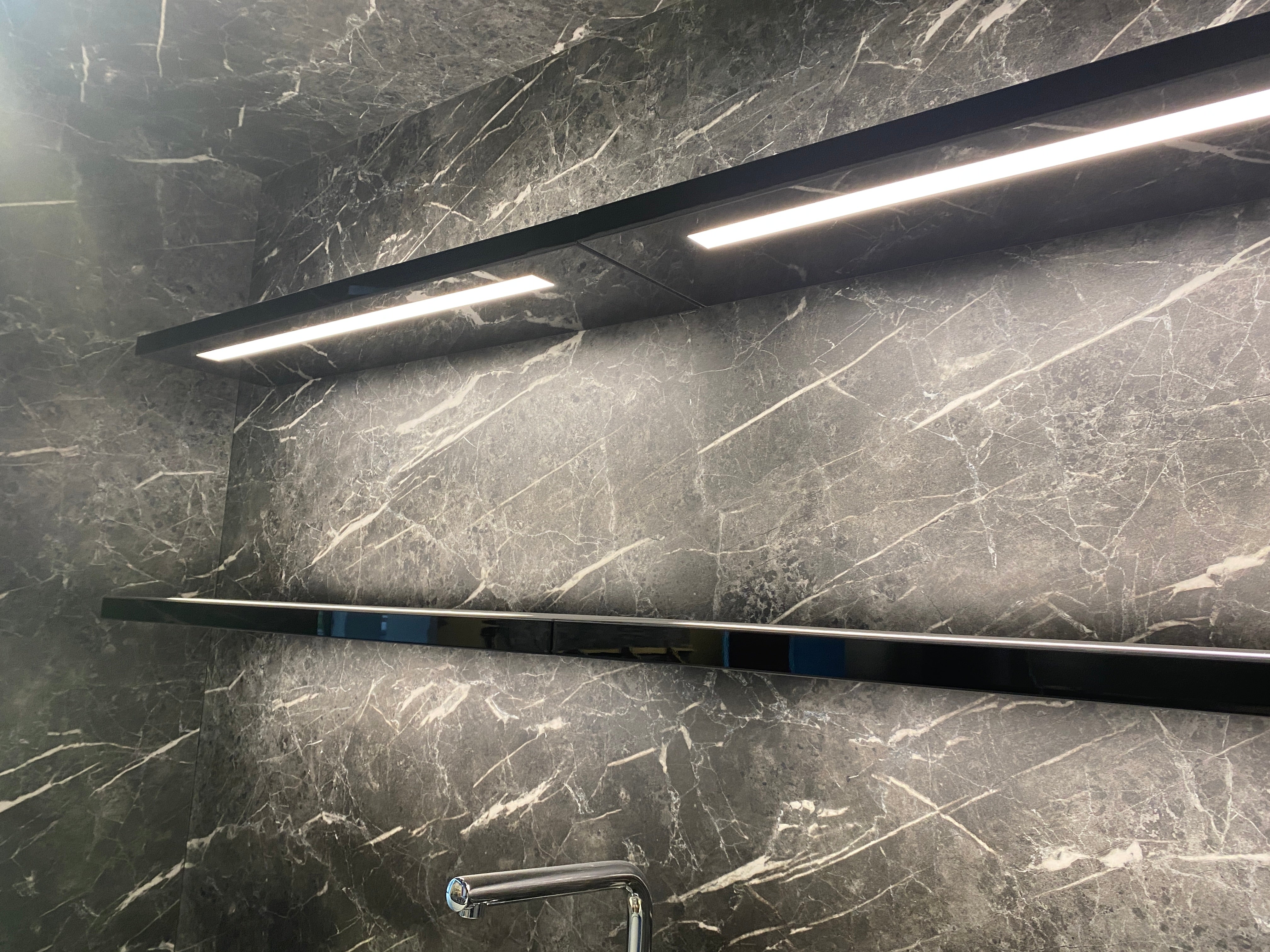 02642 - Moderne hoogglans lak alpine witte keuken