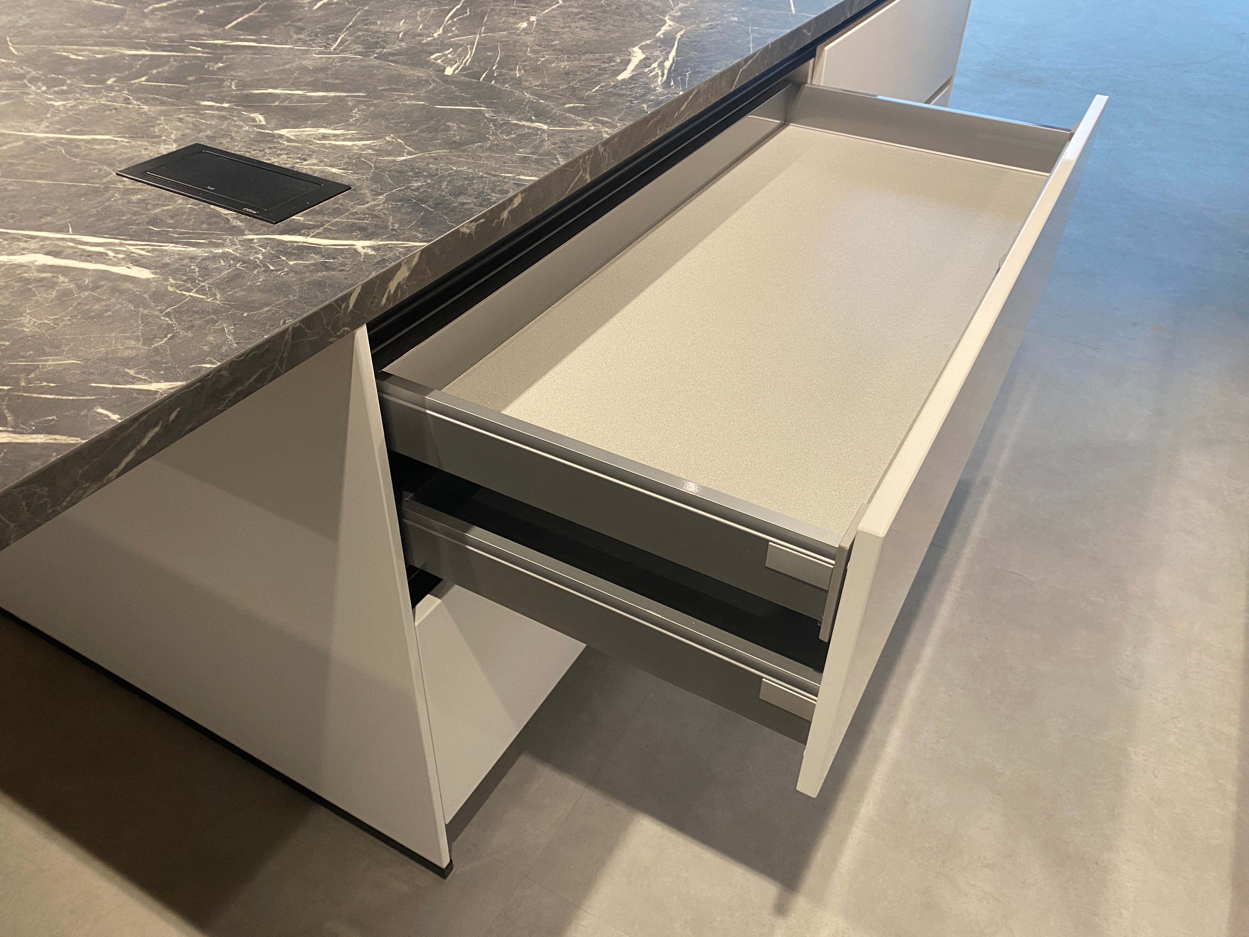 02642 - Moderne hoogglans lak alpine witte keuken