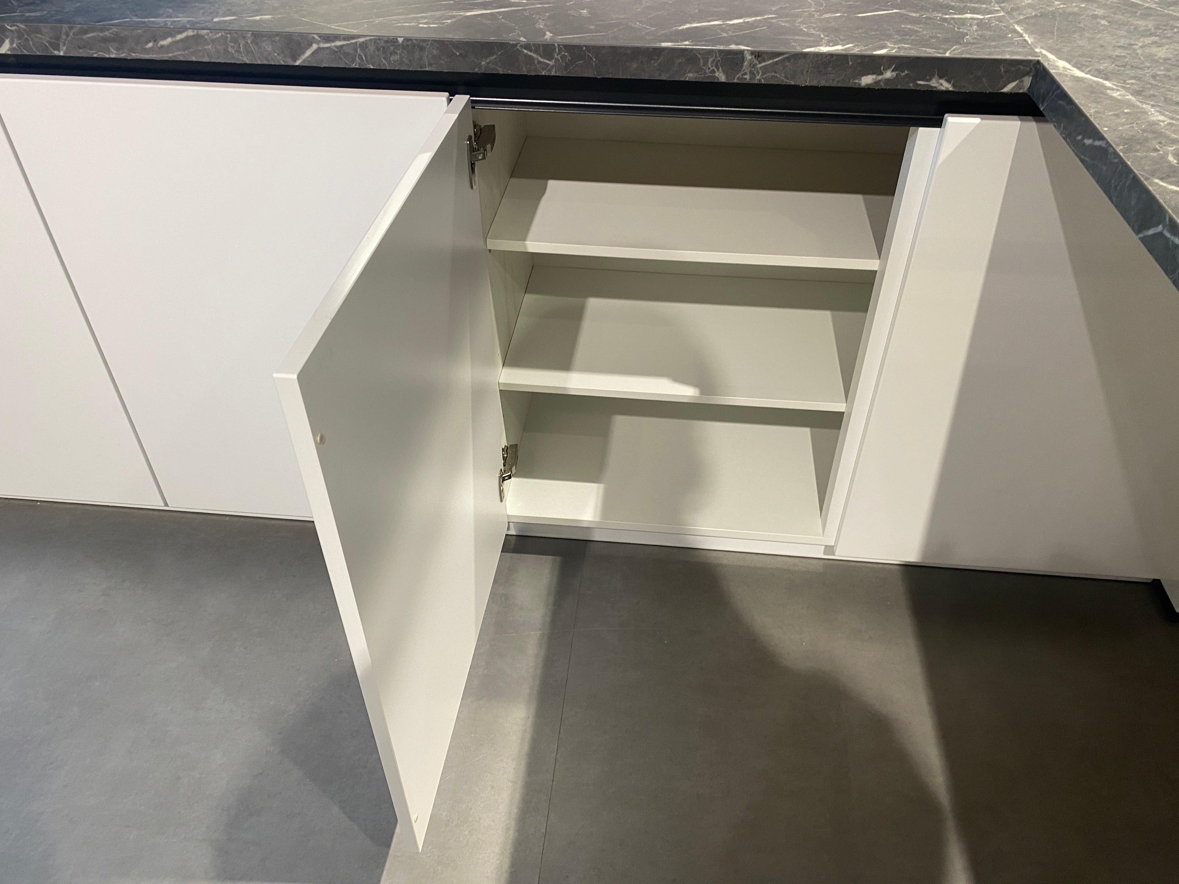 02642 - Moderne hoogglans lak alpine witte keuken