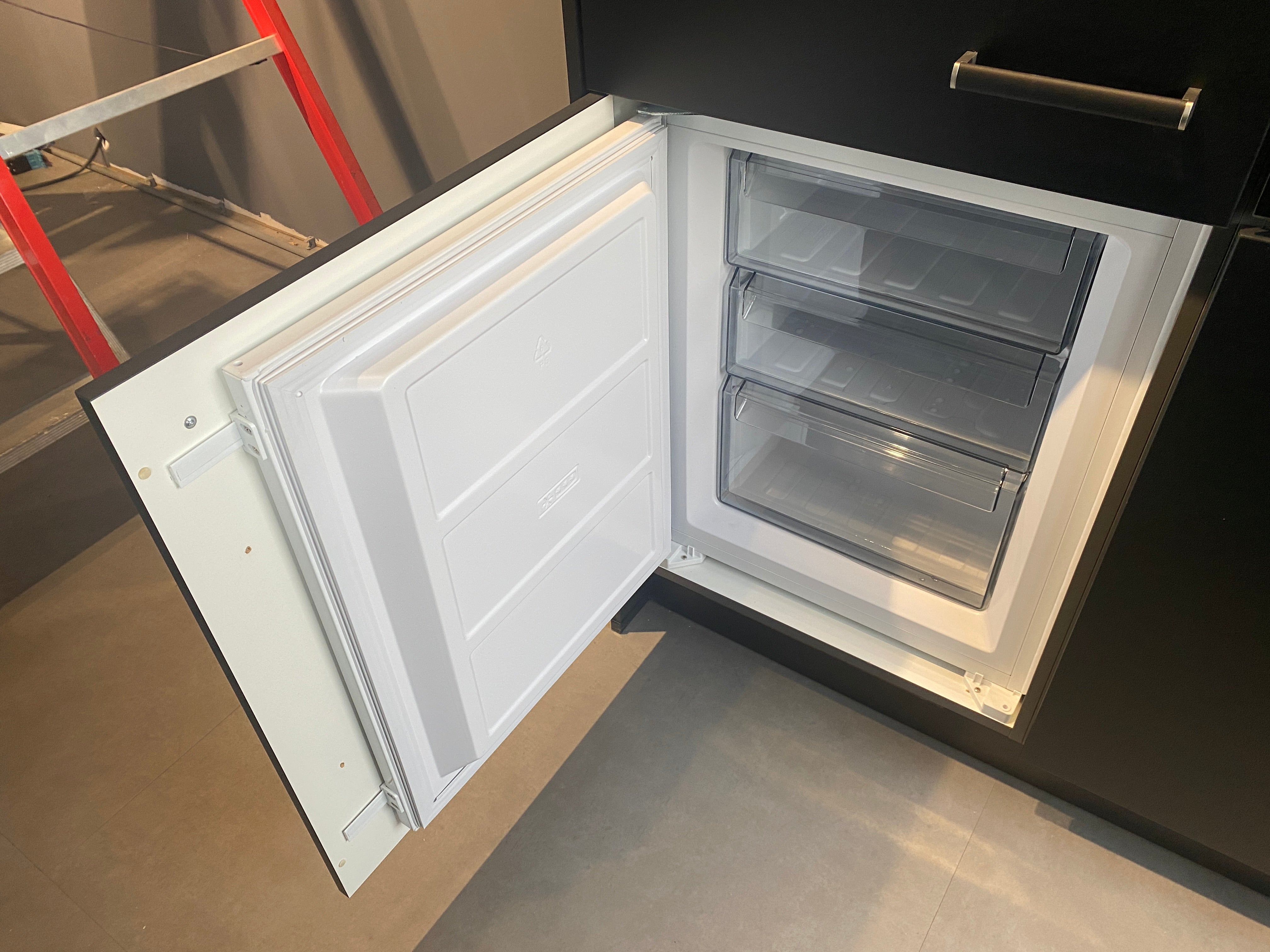 02650 - Laklaminaat zwarte eilandkeuken