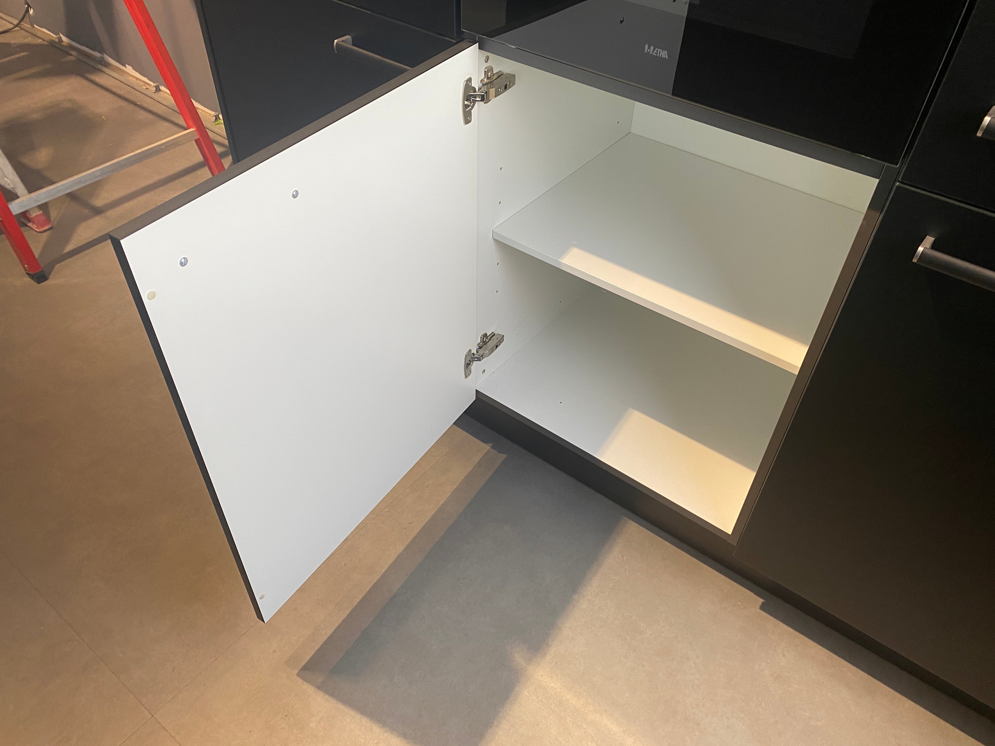 02650 - Laklaminaat zwarte eilandkeuken