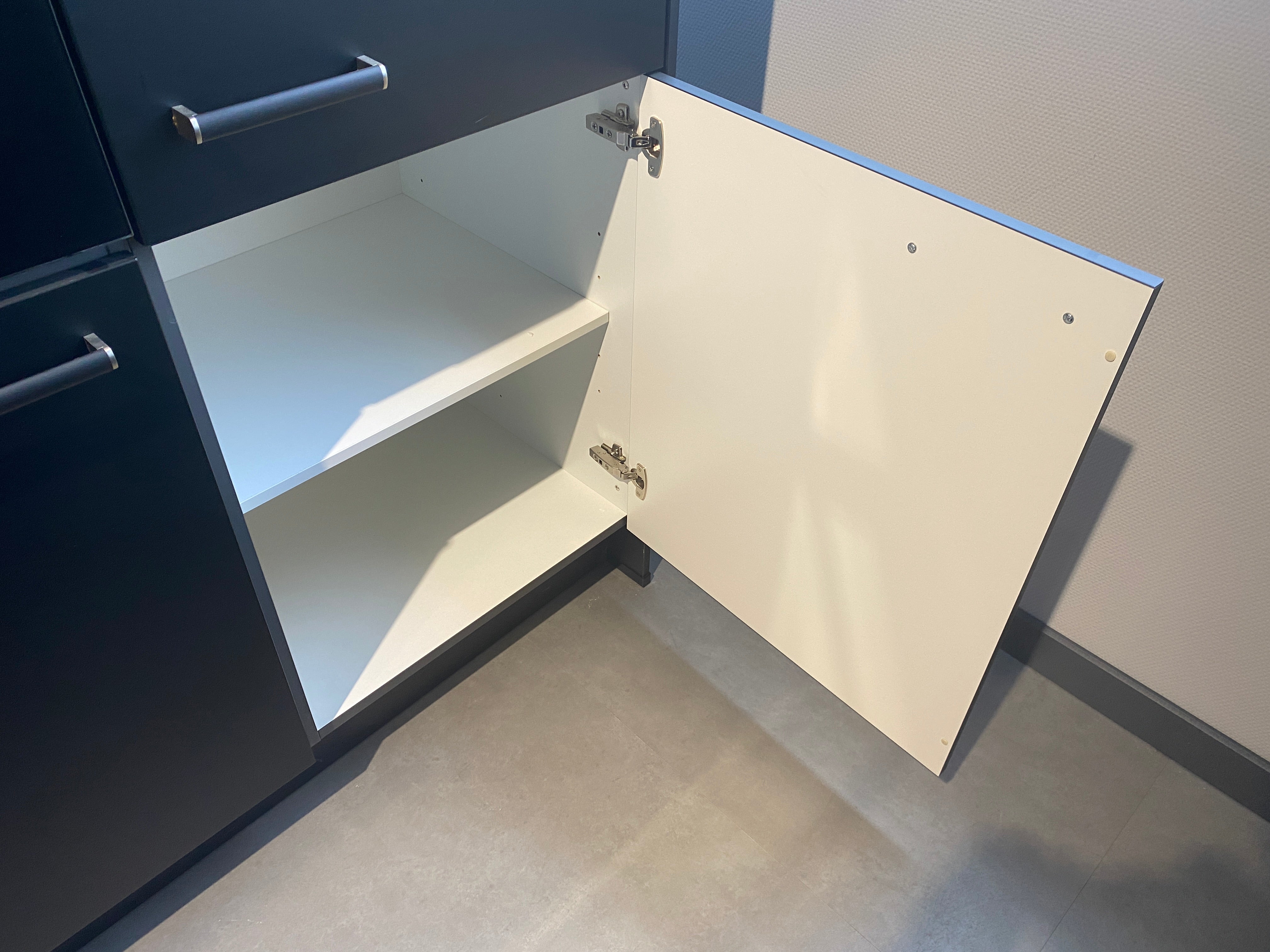 02650 - Laklaminaat zwarte eilandkeuken