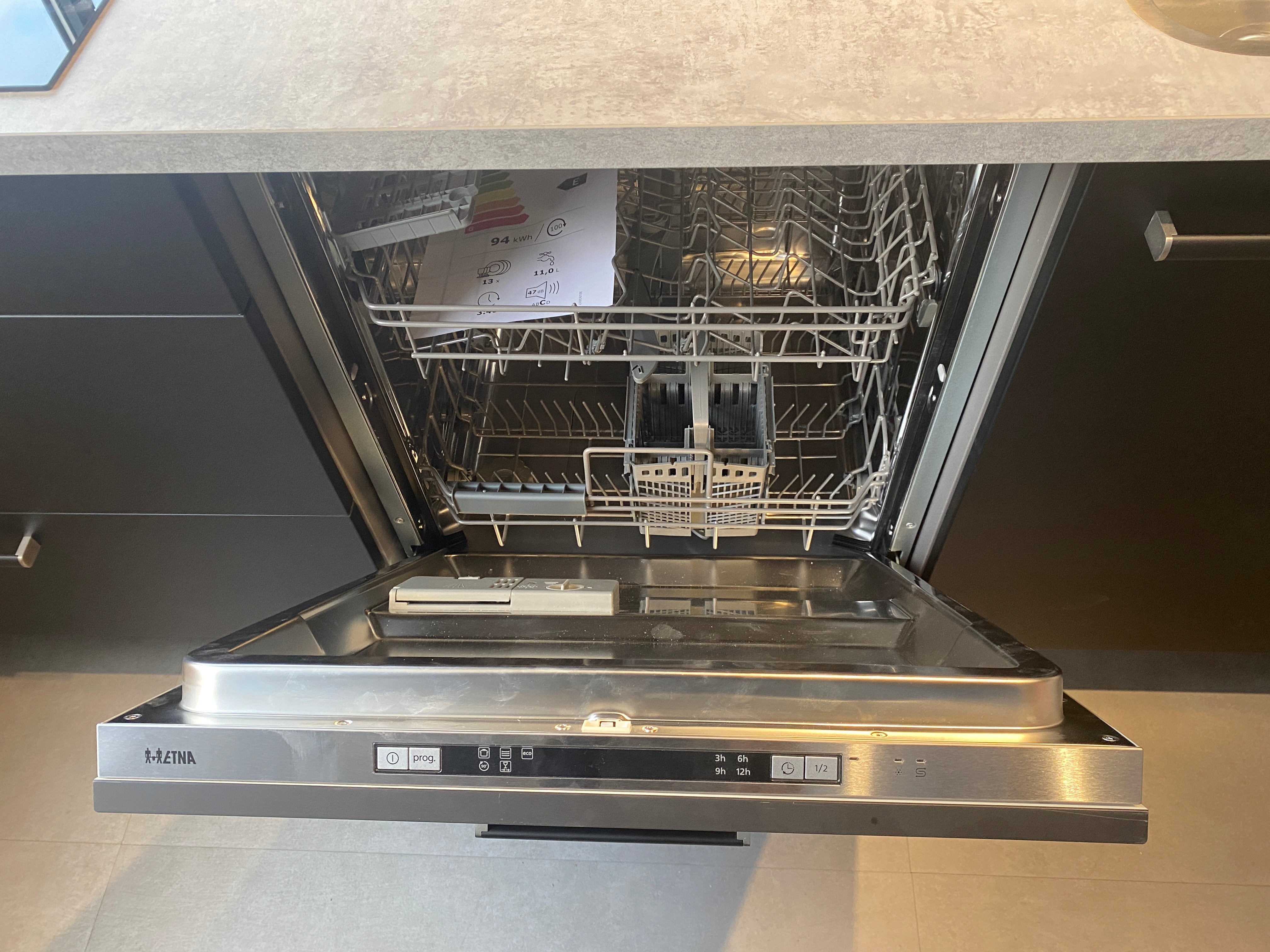 02650 - Laklaminaat zwarte eilandkeuken