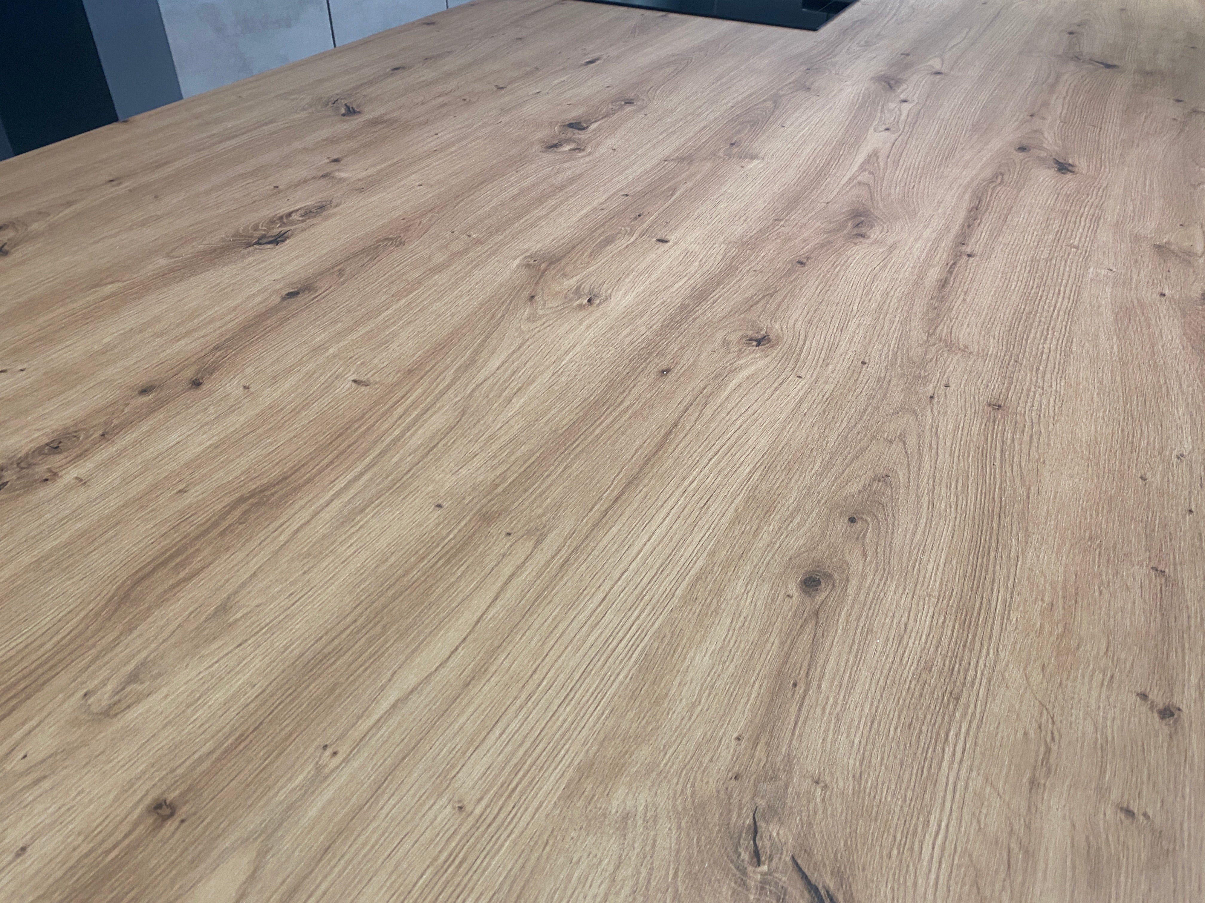 02646 - Grijze eilandkeuken met bar