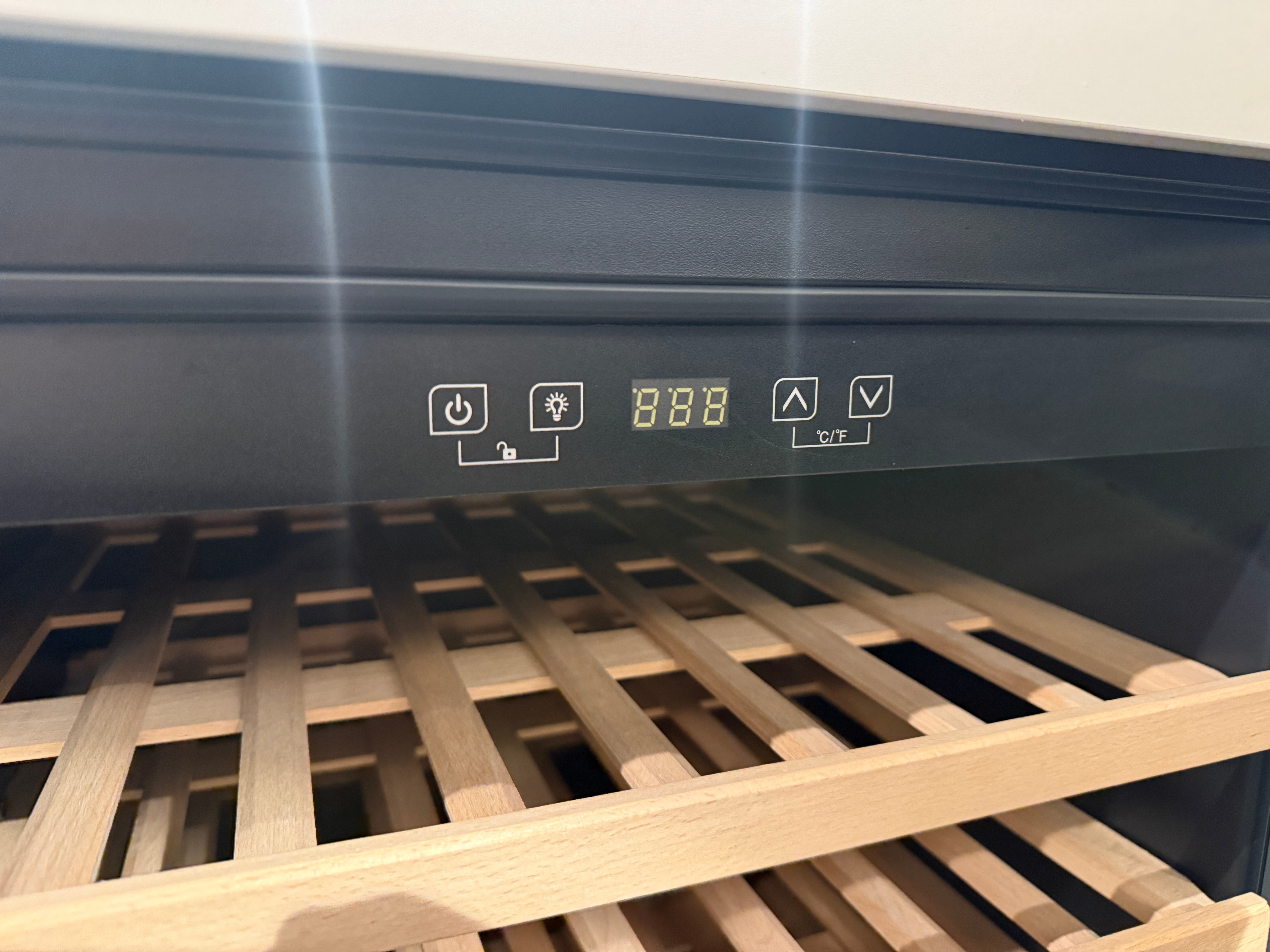 02568 - Los eiland met marmer blad