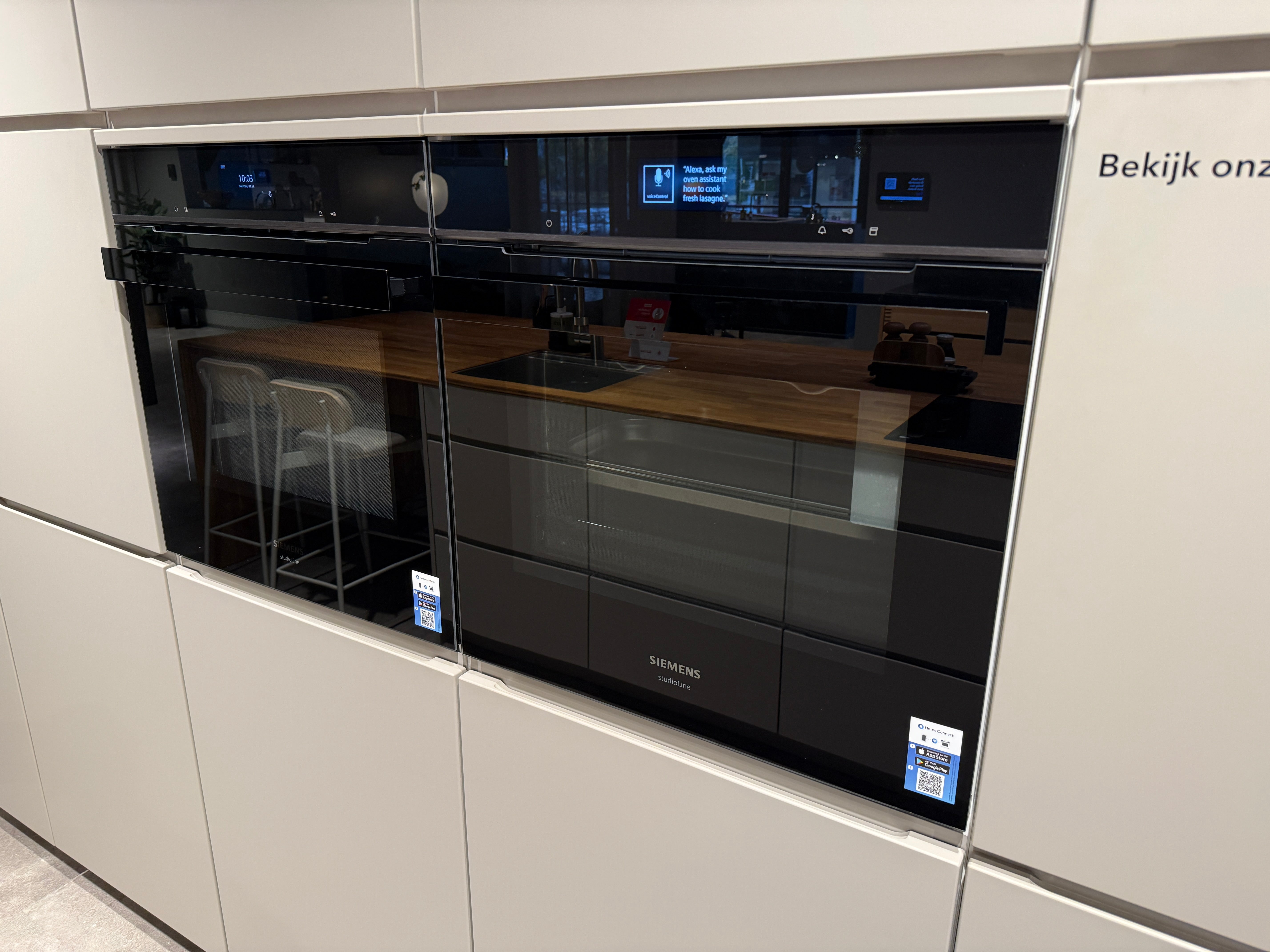 02762 - Mano beige moderne keuken met tafel