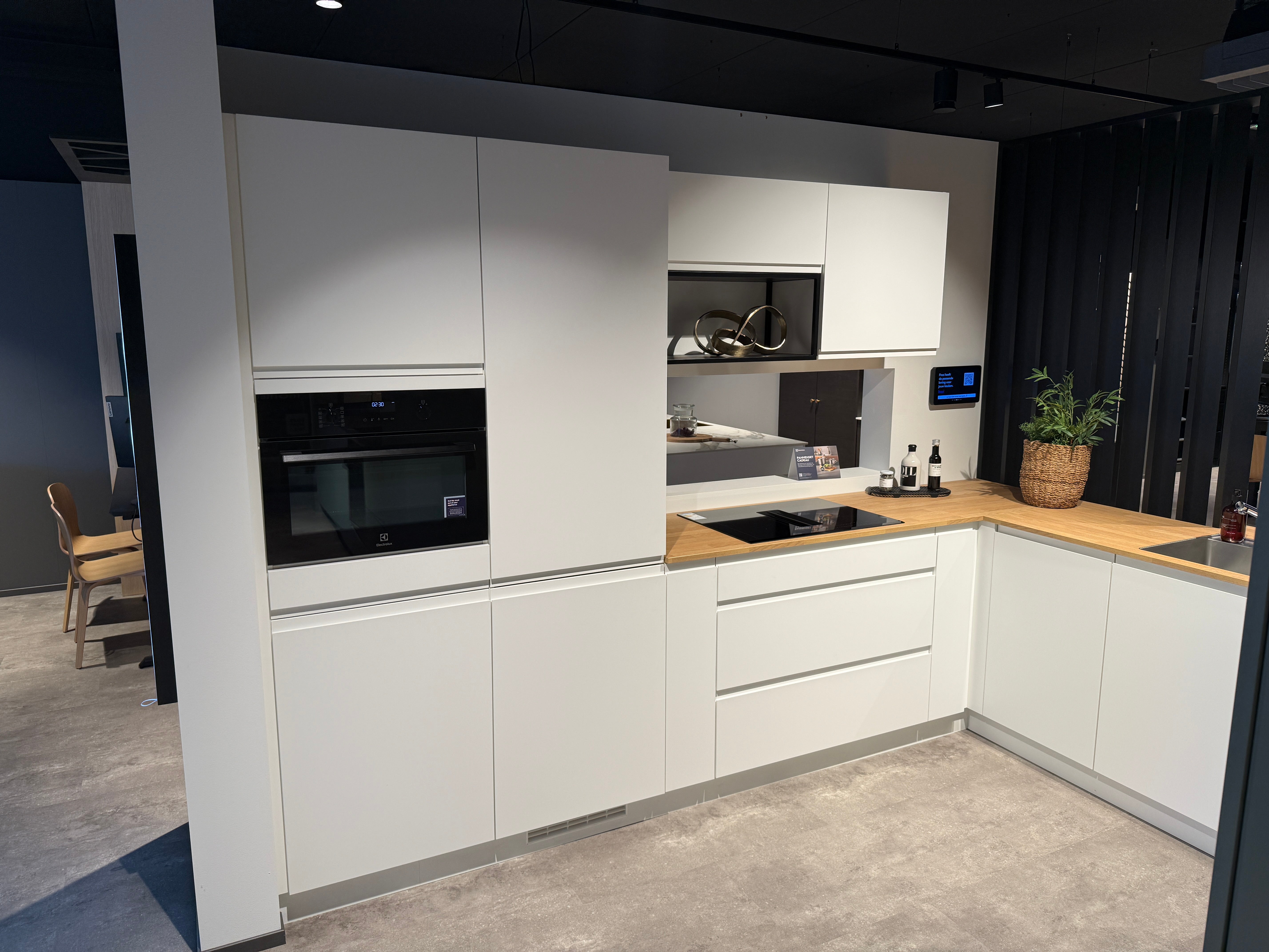 02770 - Kvik Linearis schiereiland keuken