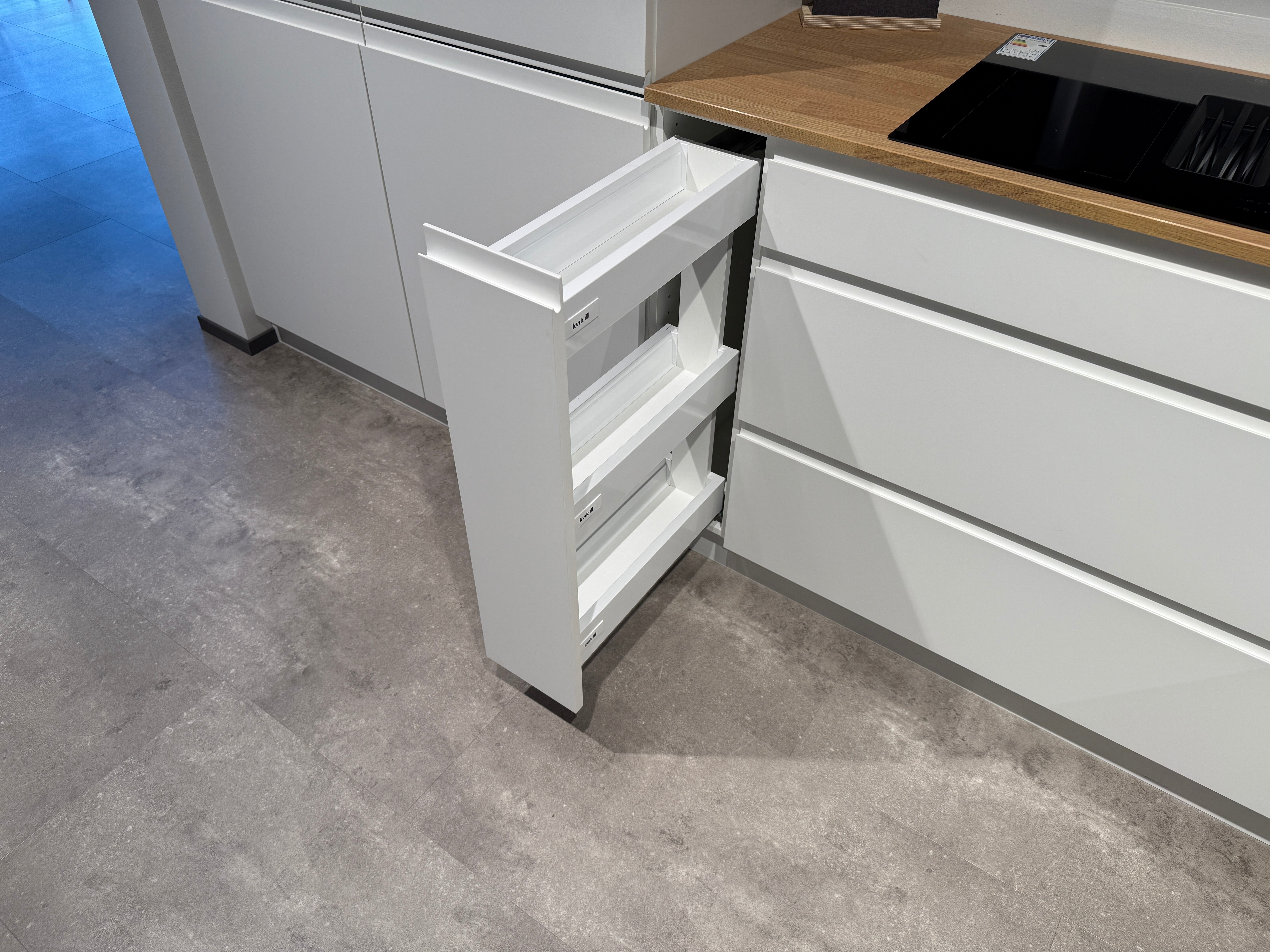 02770 - Kvik Linearis schiereiland keuken