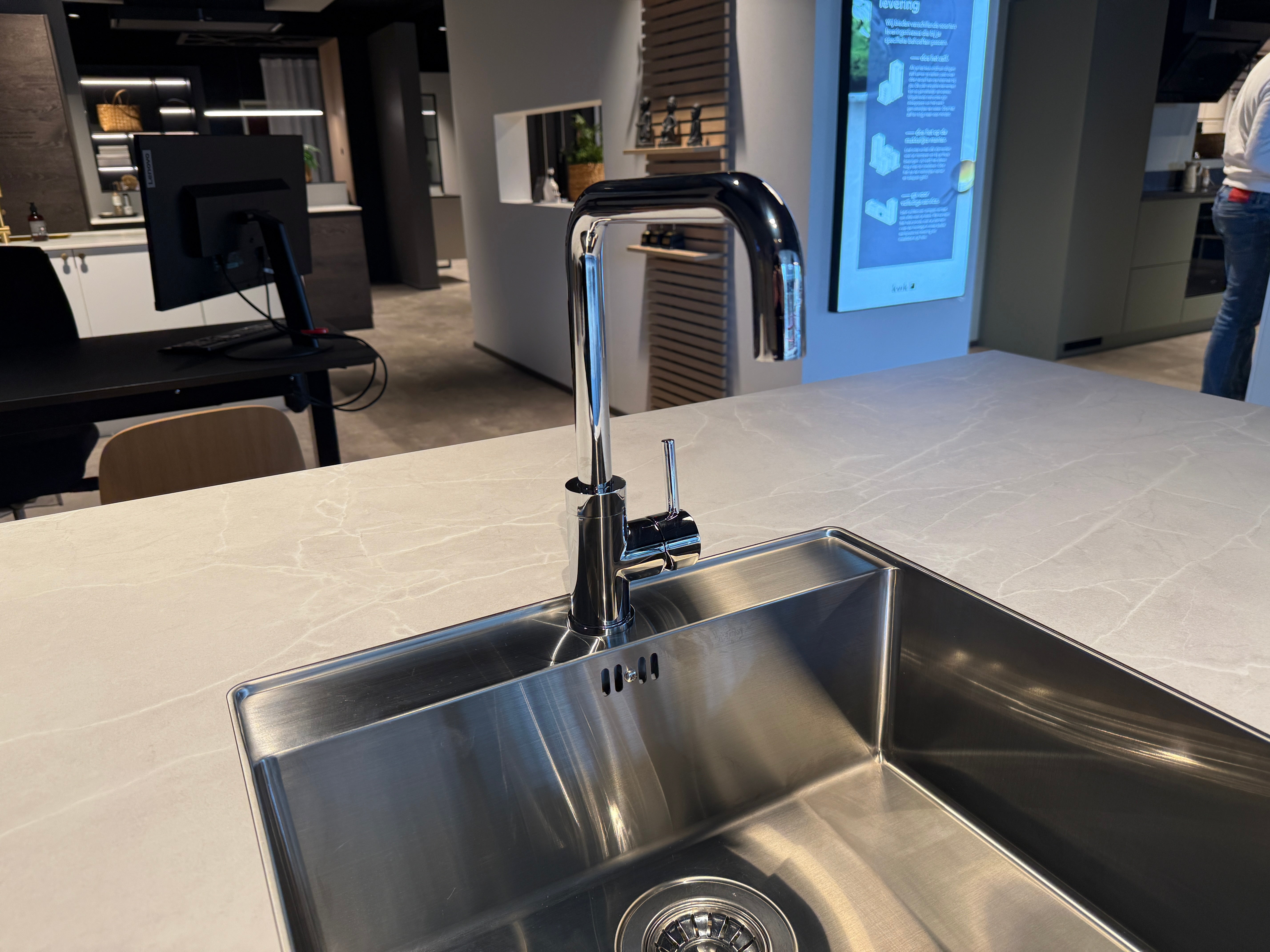 02774 - Moderne schiereiland keuken