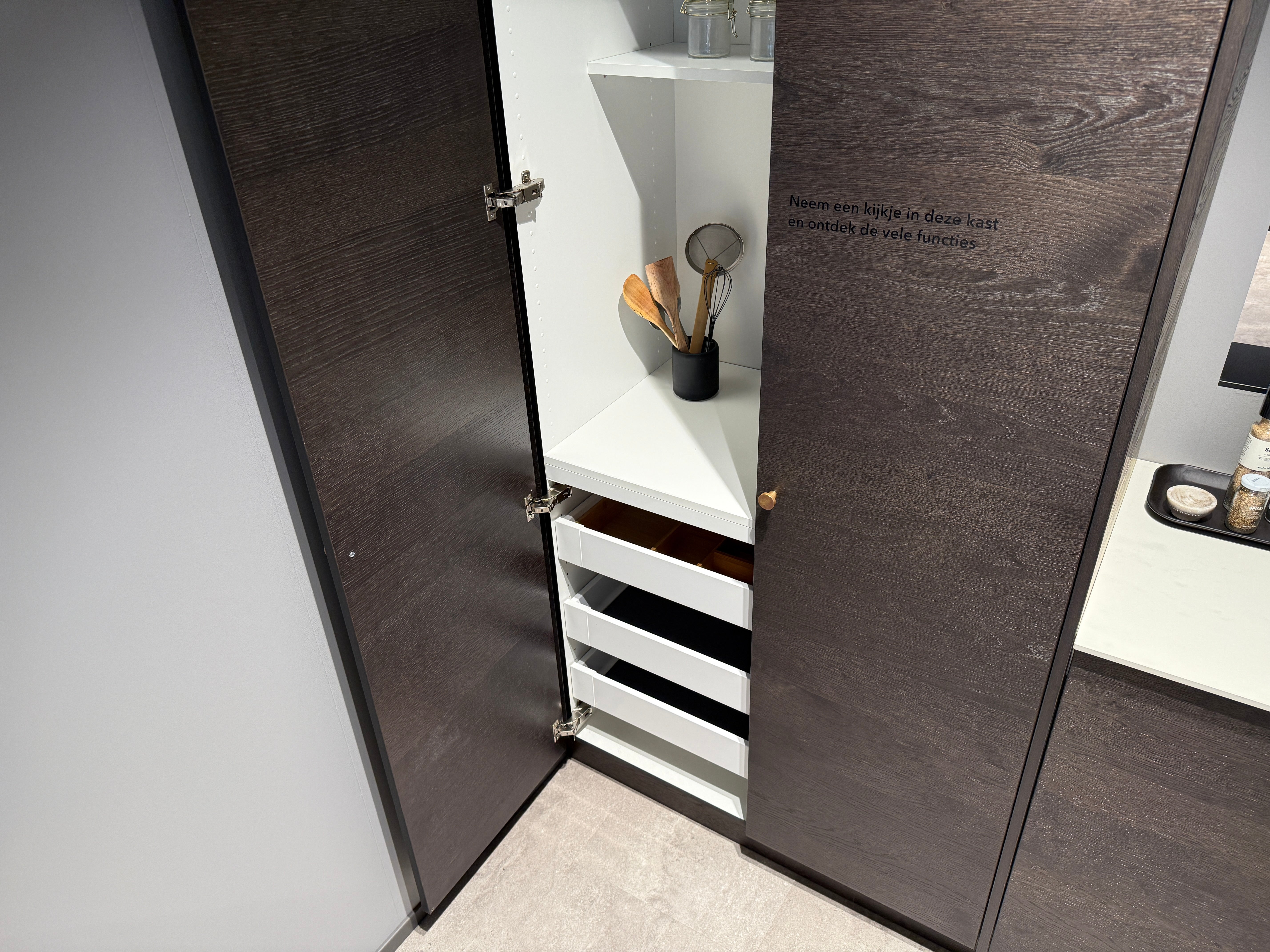 02768 - Moderne schiereiland keuken