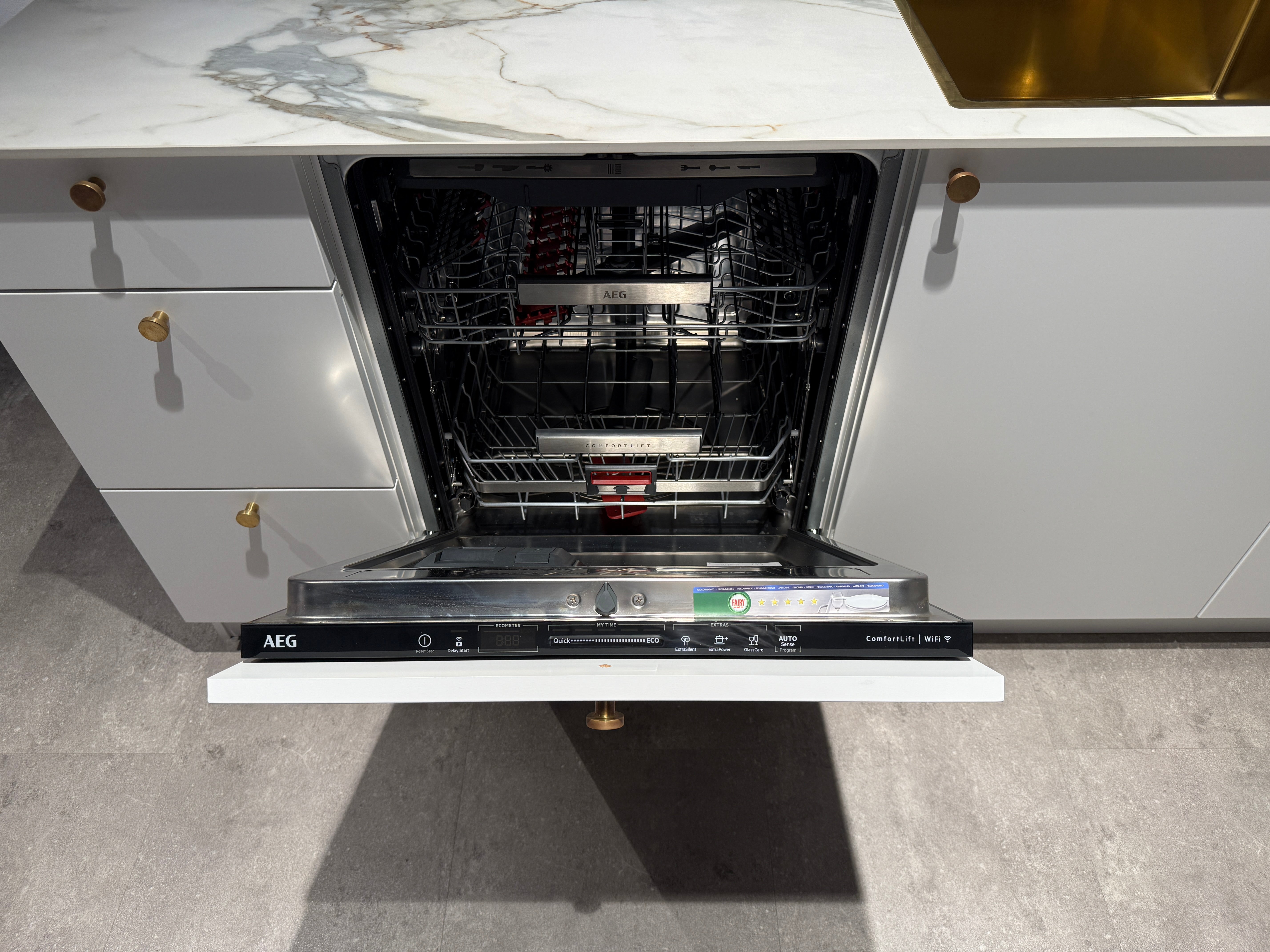 02768 - Moderne schiereiland keuken