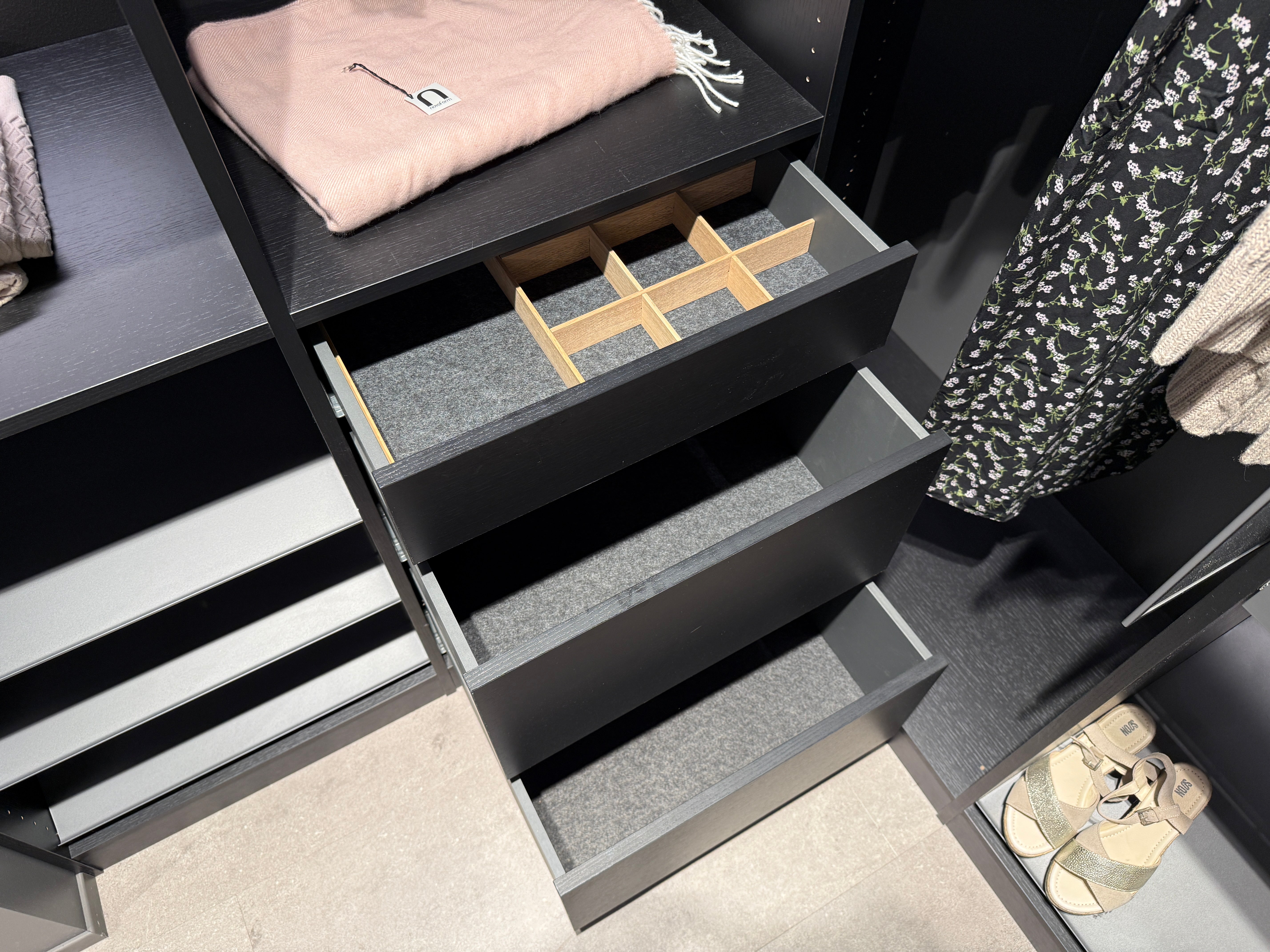 KVN2 - Kvik Garderobekast