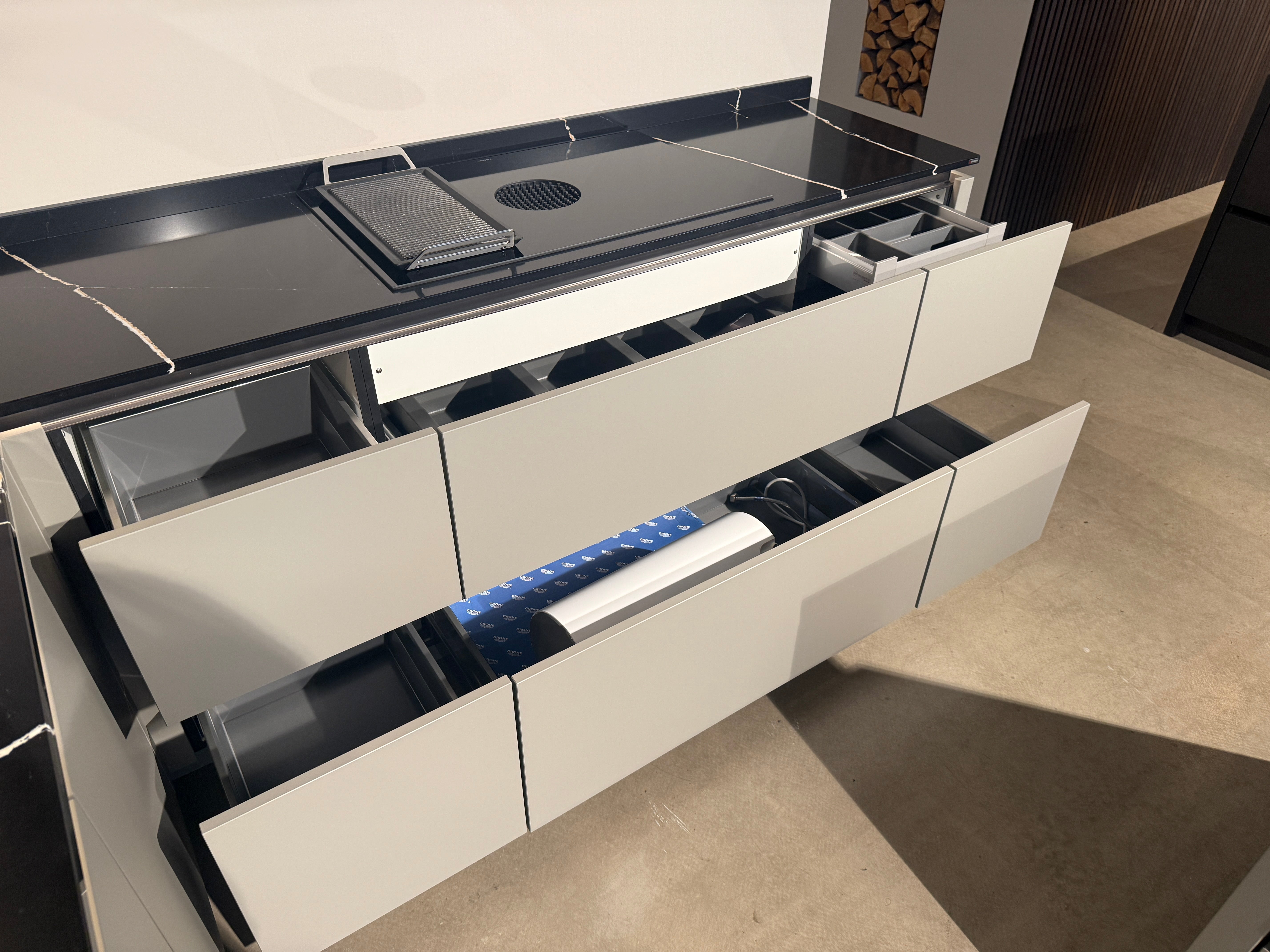 03058 - Grijze eilandkeuken