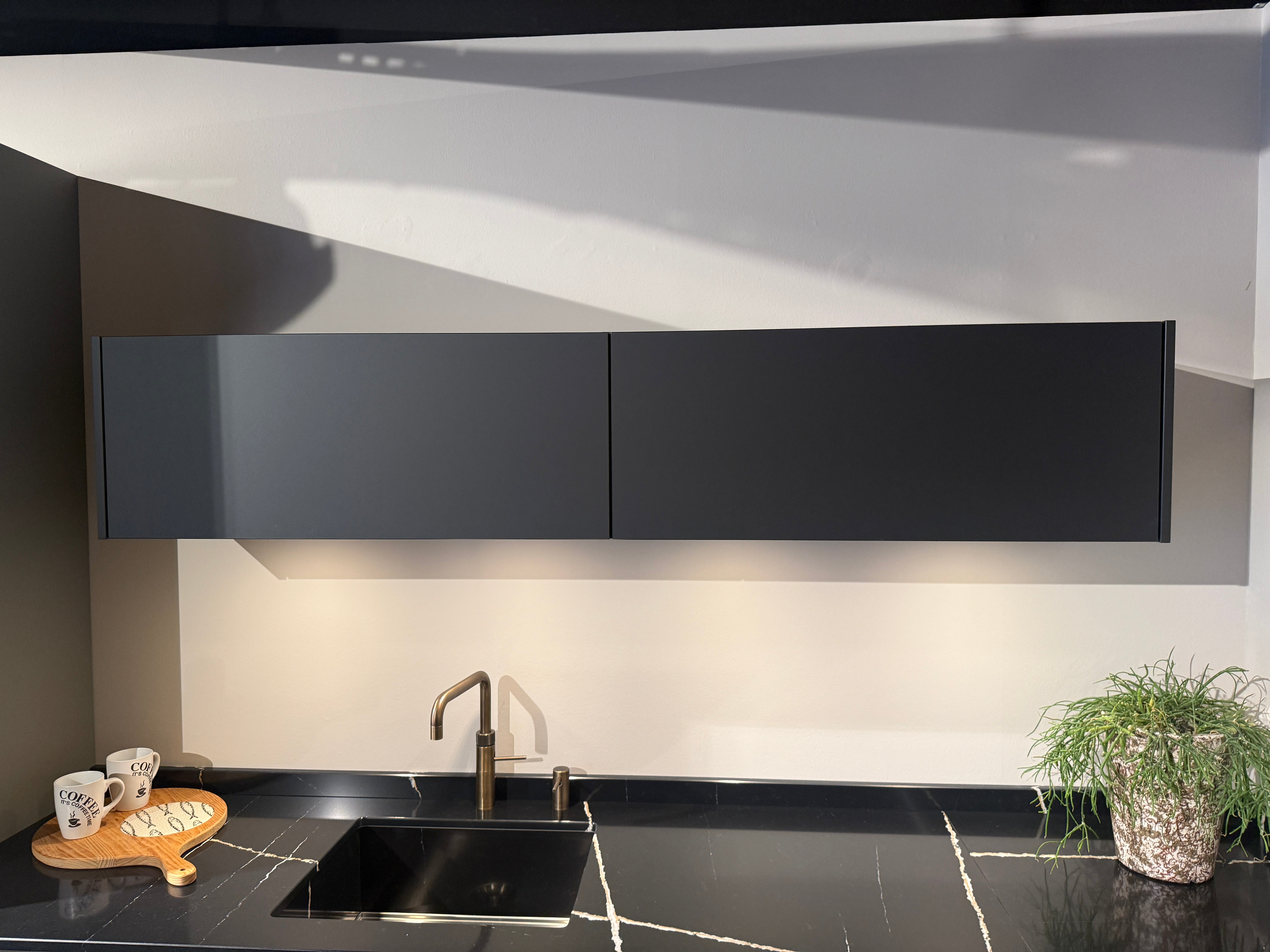 03058 - Grijze eilandkeuken