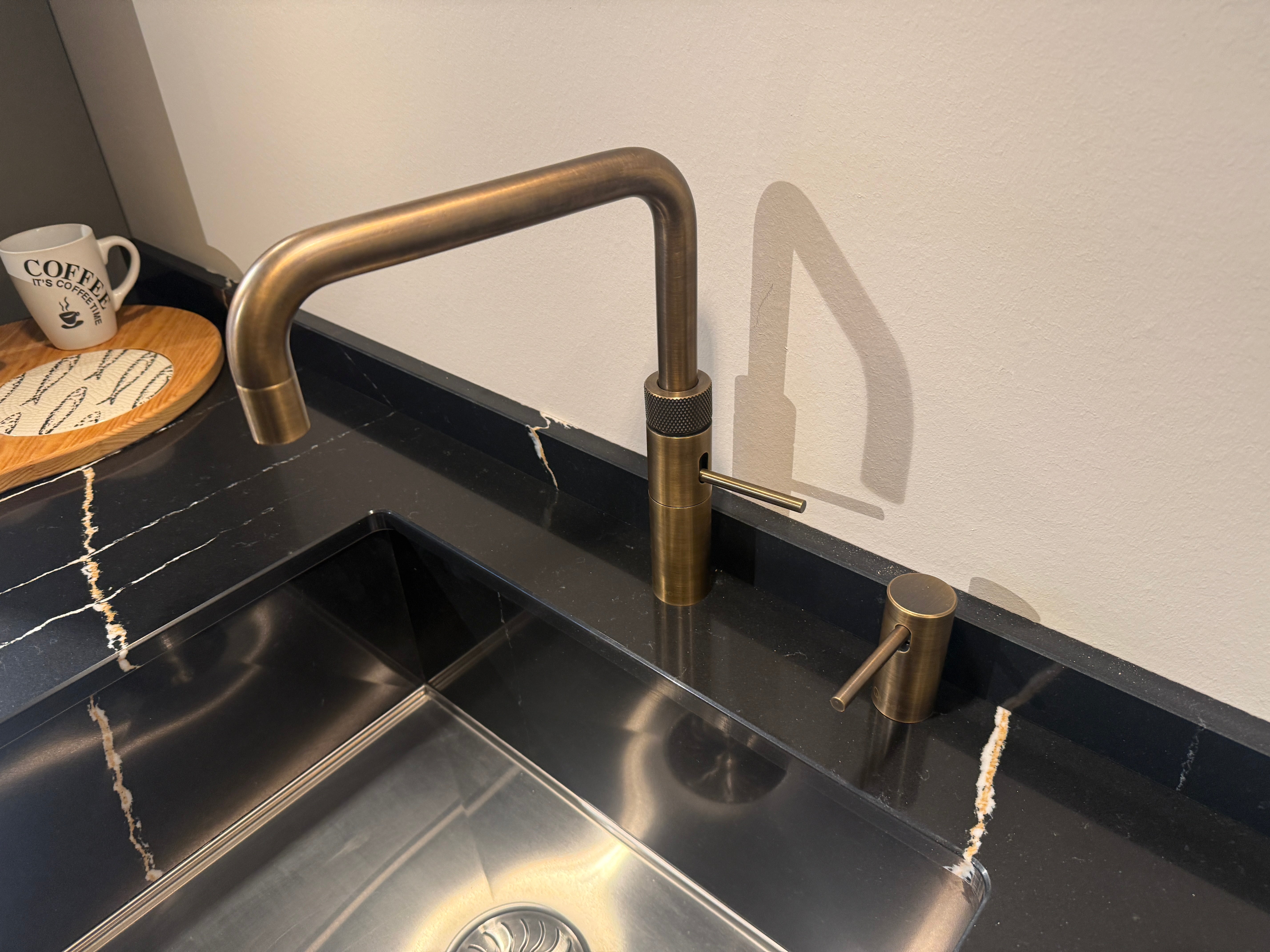 03058 - Grijze eilandkeuken