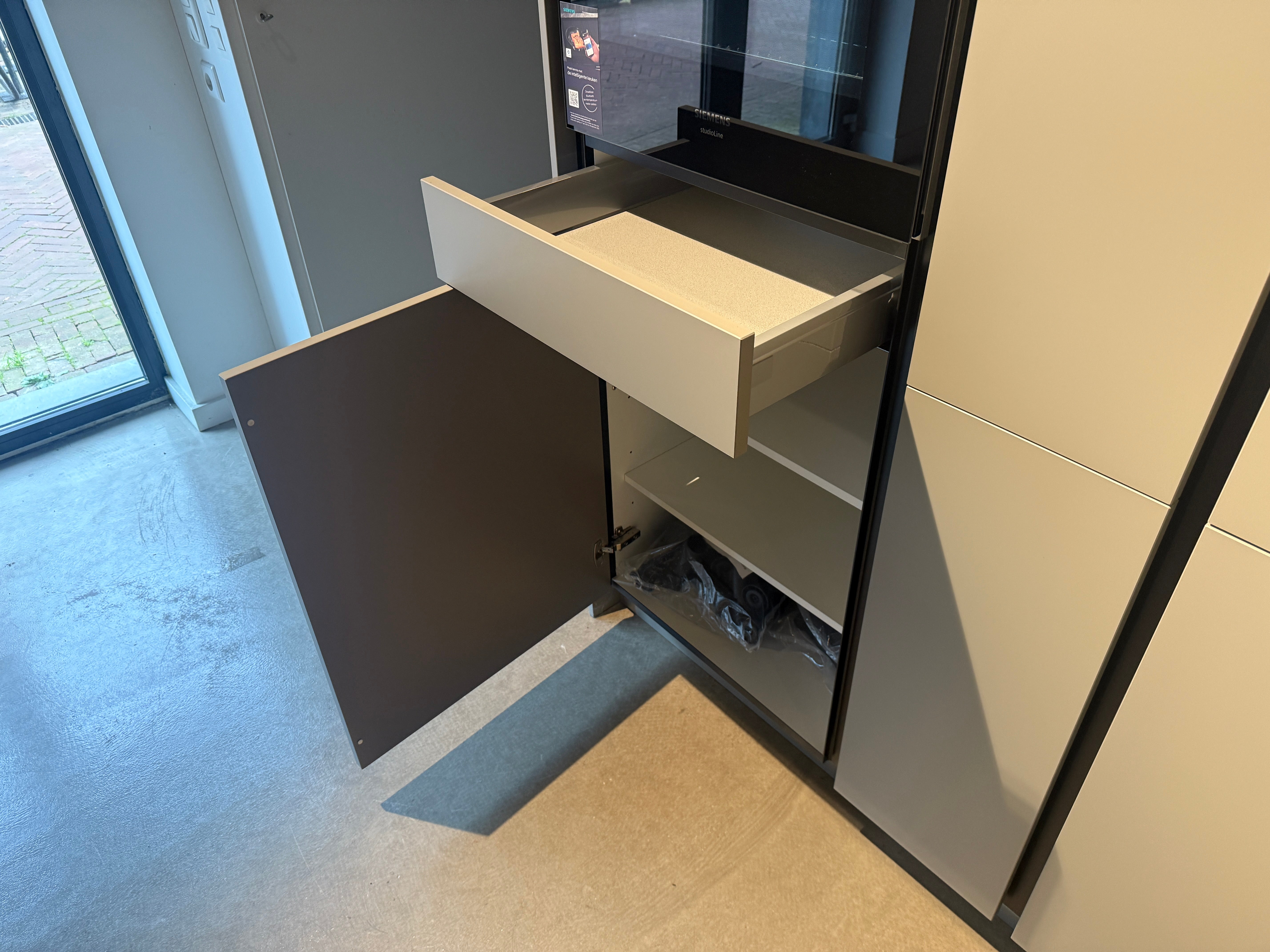 03058 - Grijze eilandkeuken