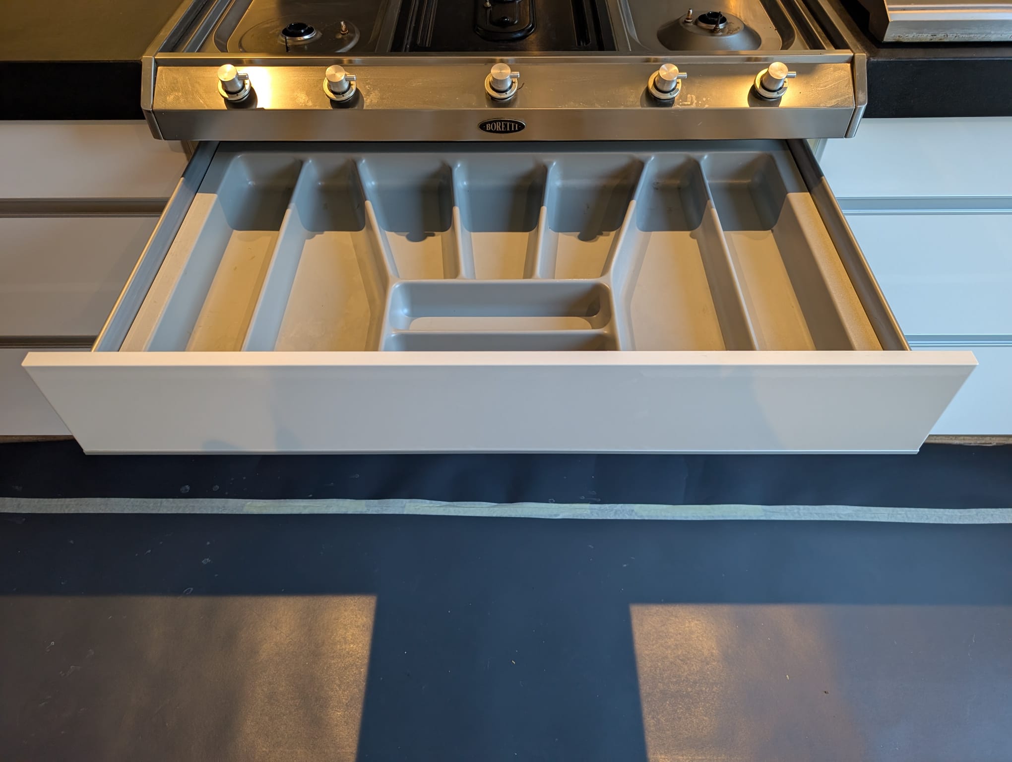 02850 - Witte parallel keuken