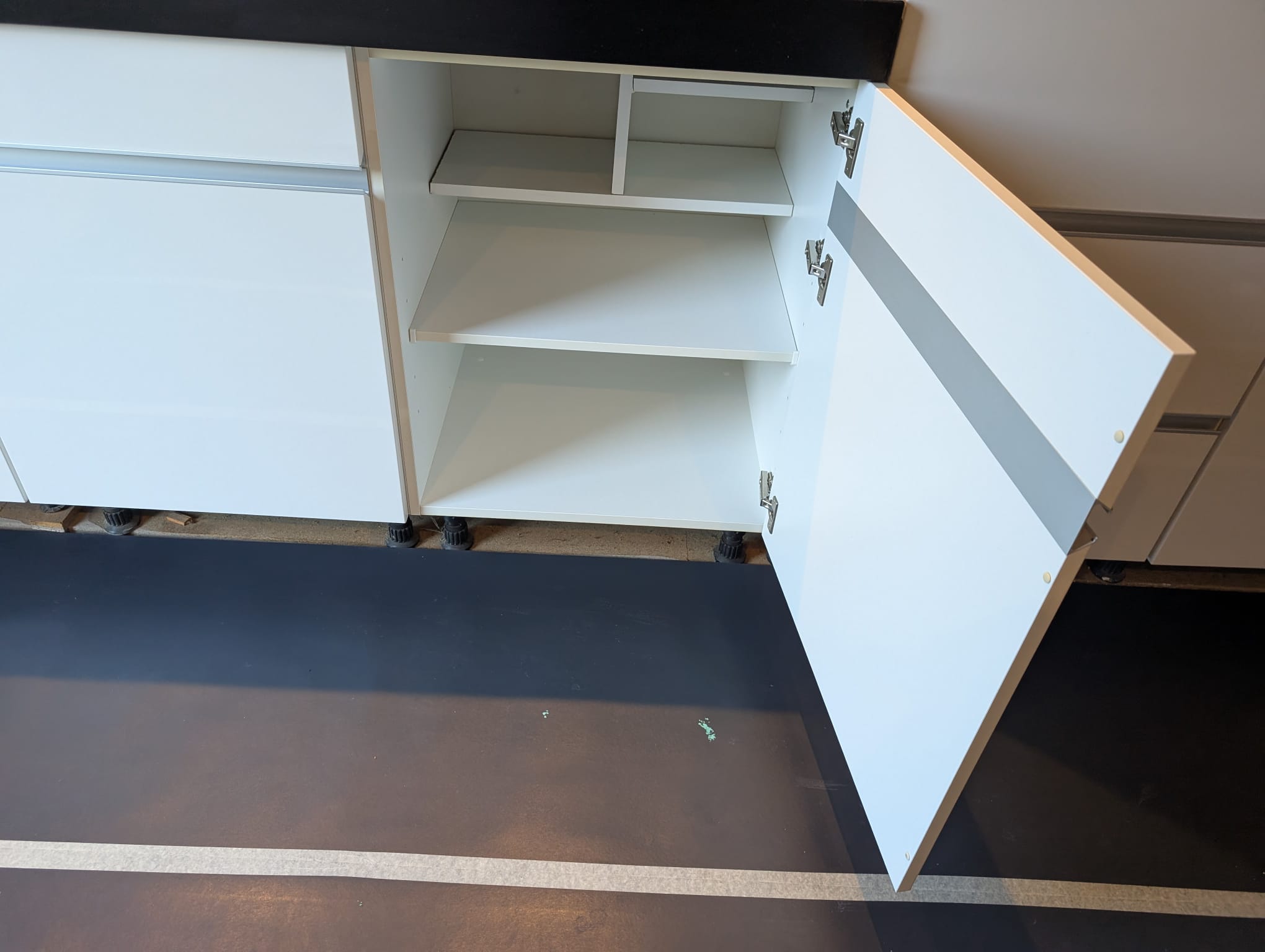 02850 - Witte parallel keuken