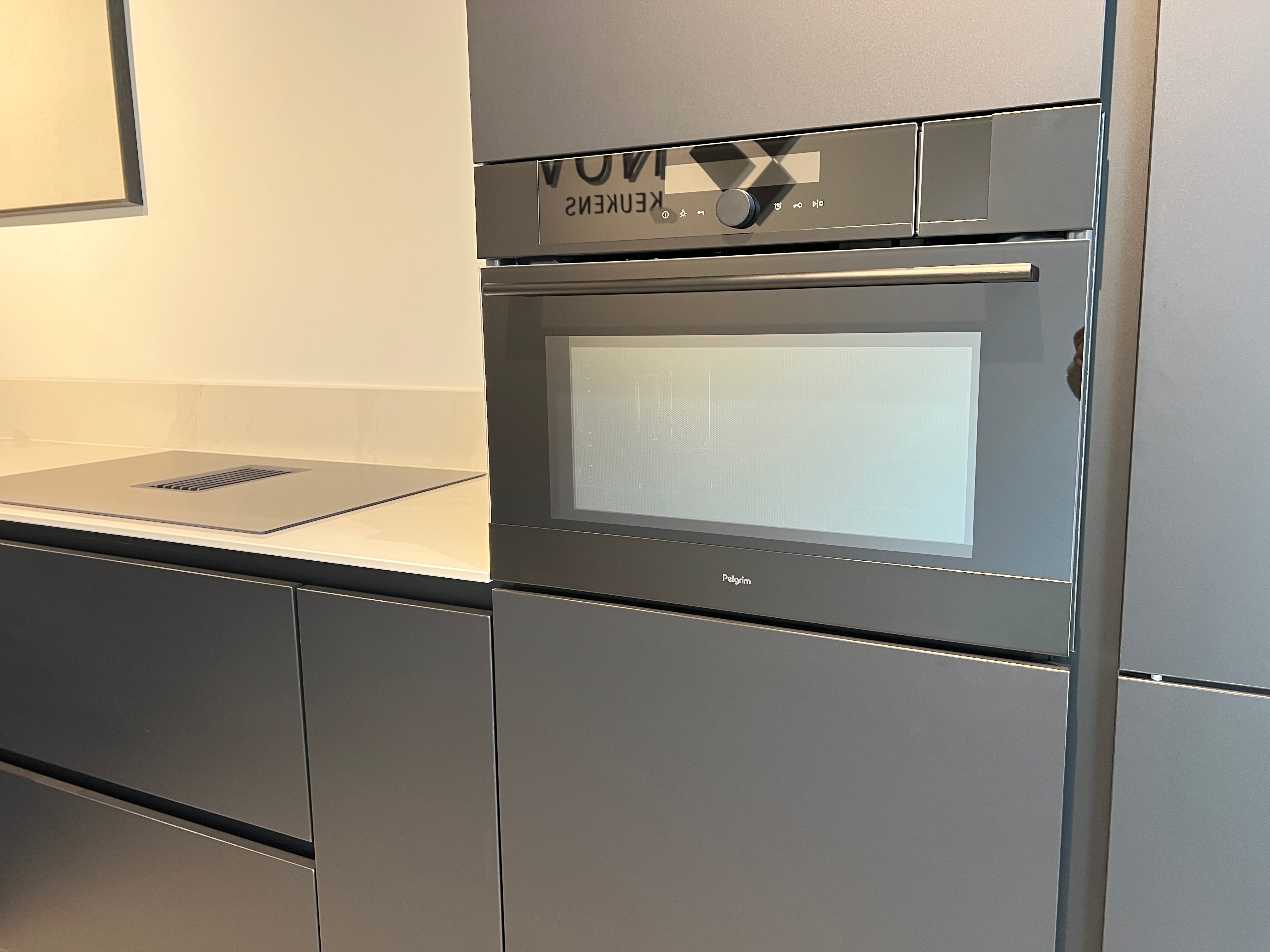 03371 - Mat zwarte schiereiland keuken