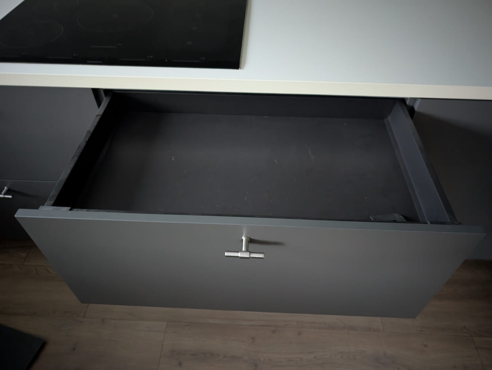 03124 - Grijze schiereiland keuken