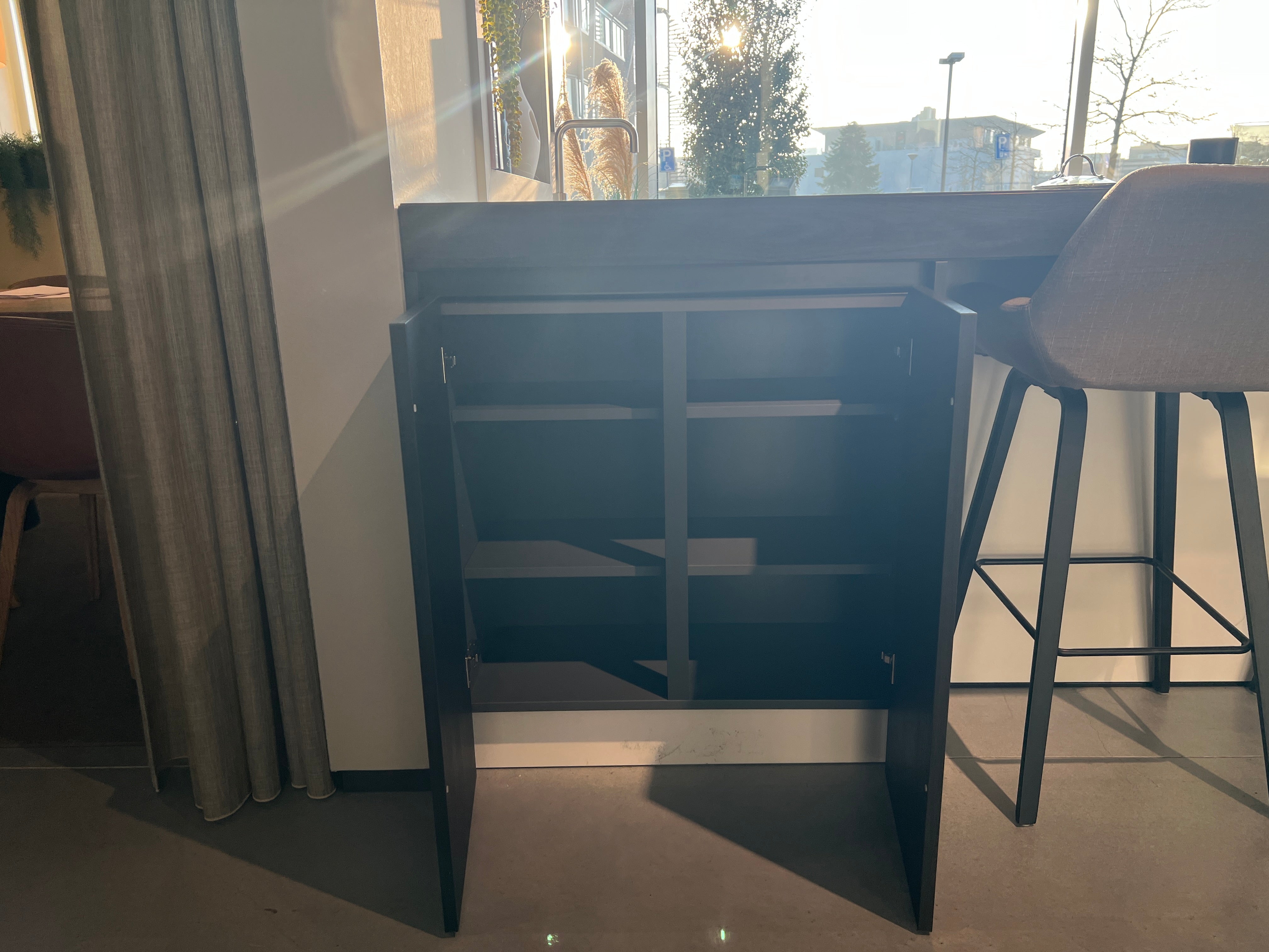 03391 - Moderne schiereiland keuken met bar