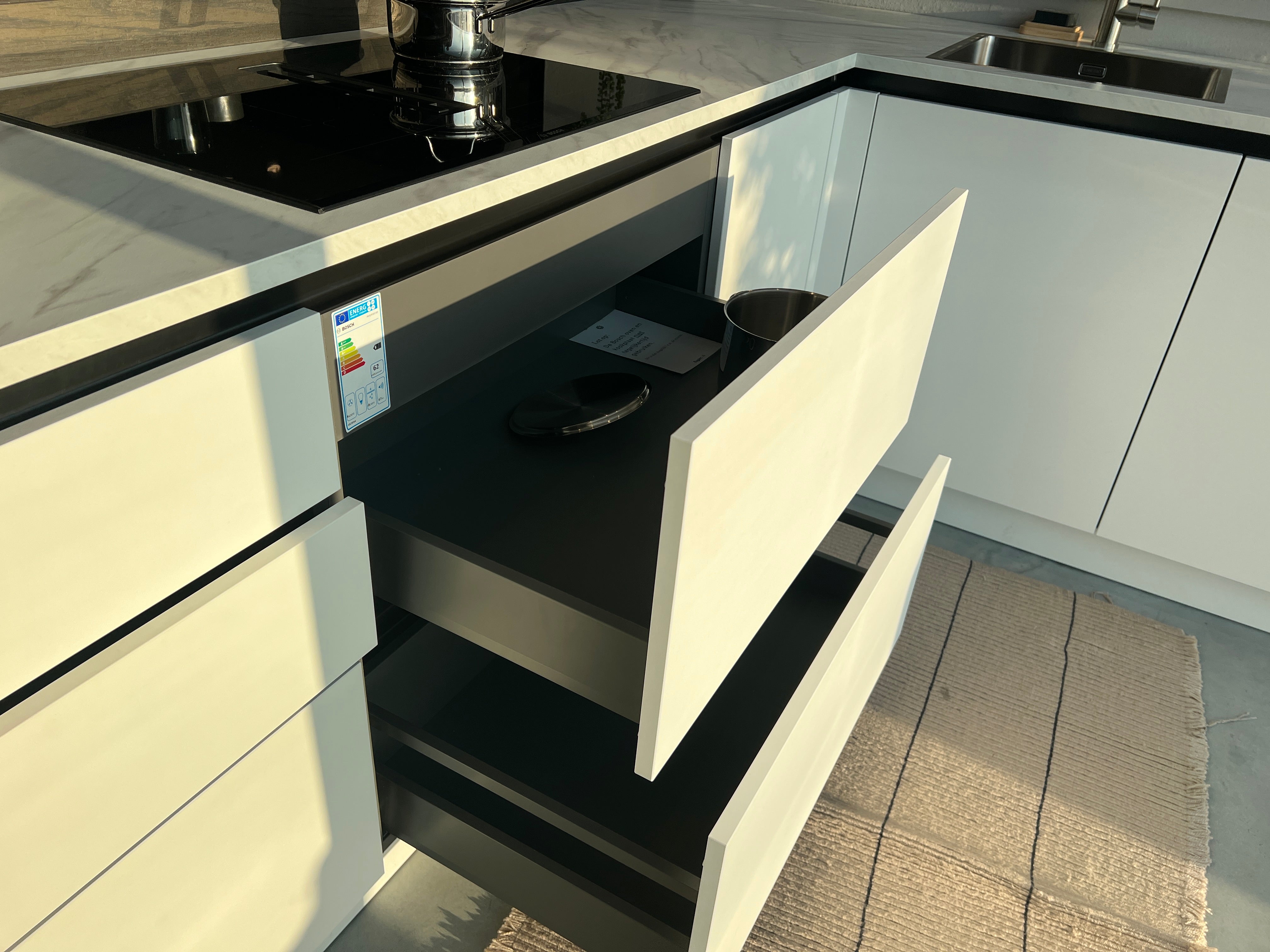 03391 - Moderne schiereiland keuken met bar