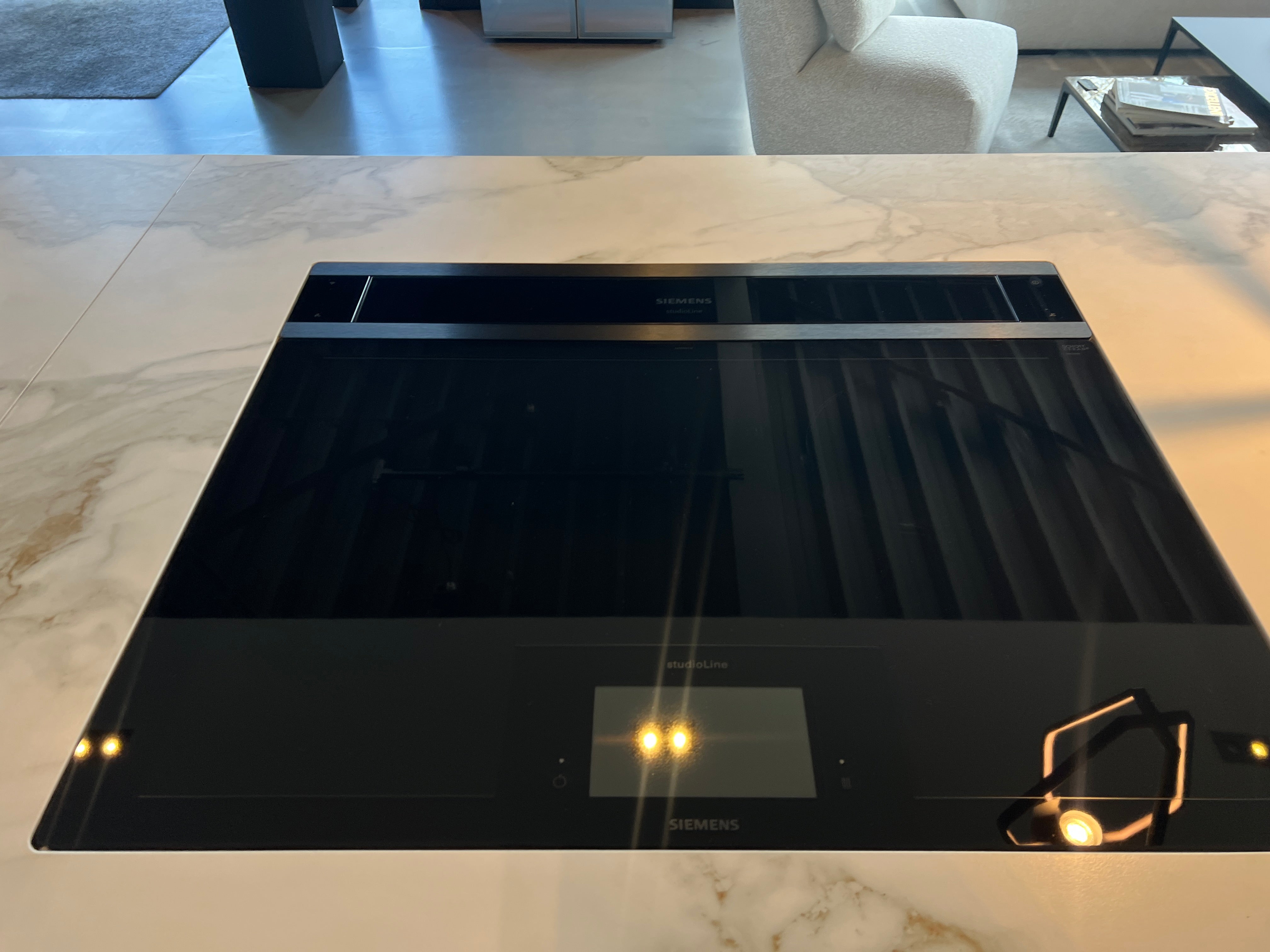 02450 - Zwart/witte luxe eilandkeuken