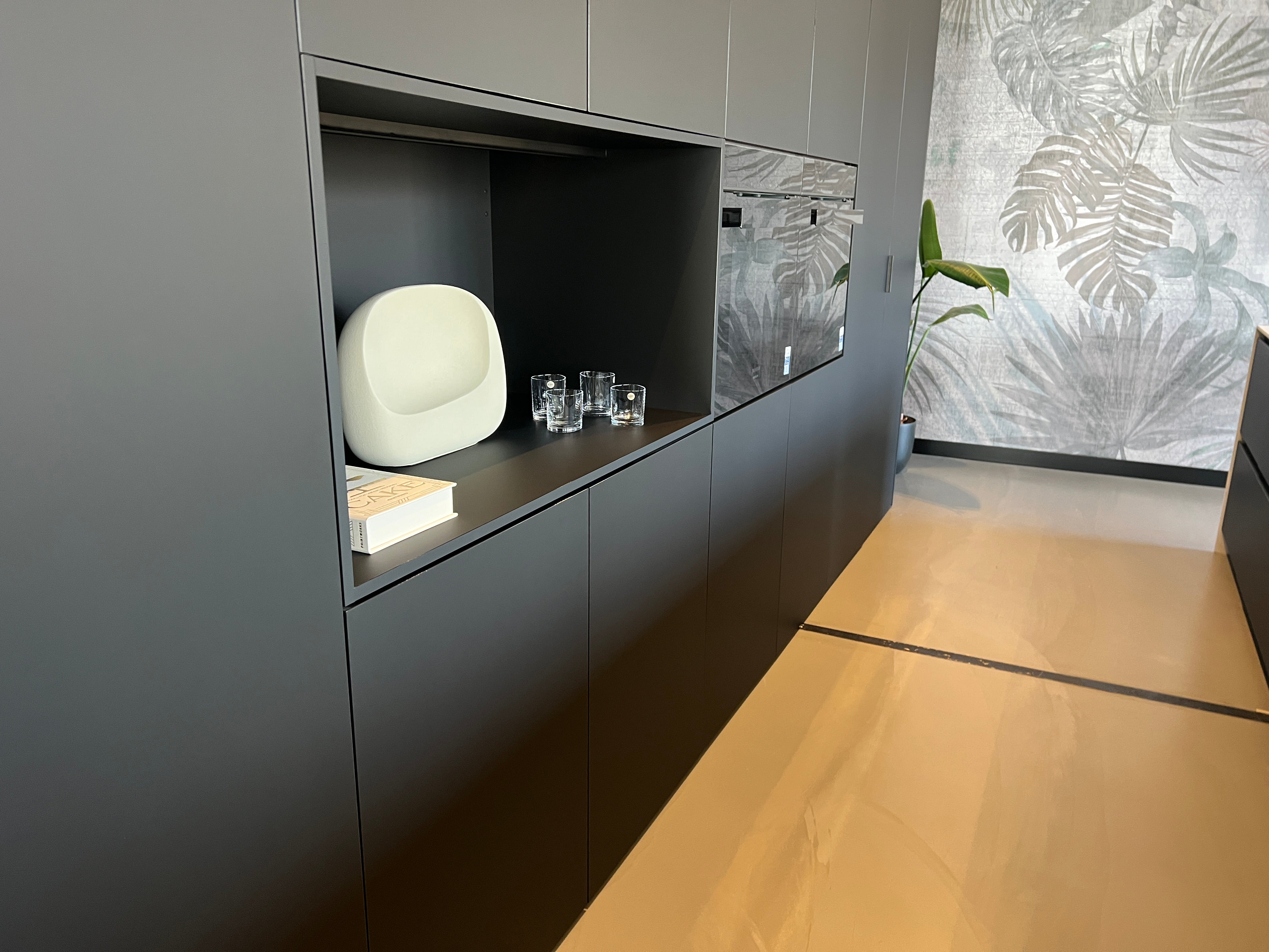 02450 - Zwart/witte luxe eilandkeuken