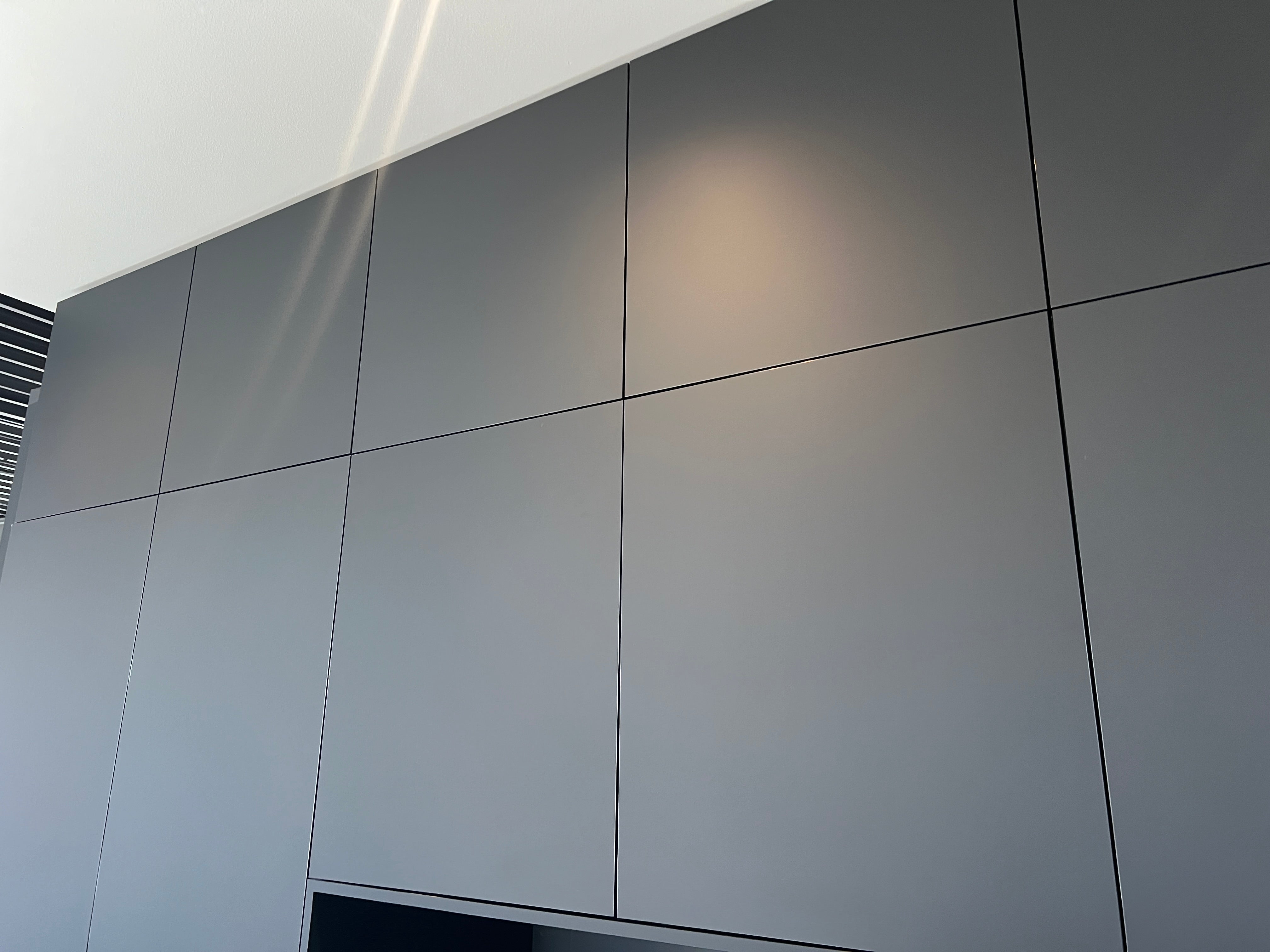 02450 - Zwart/witte luxe eilandkeuken