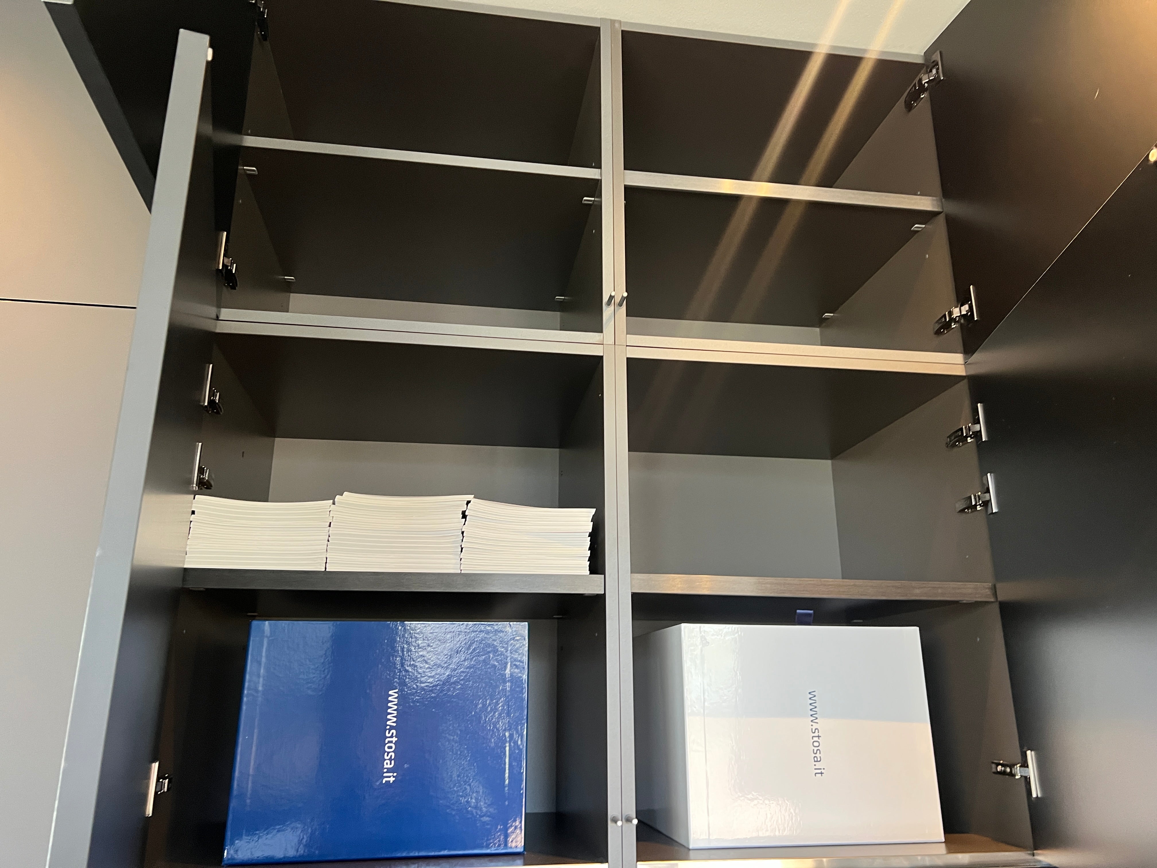 02450 - Zwart/witte luxe eilandkeuken