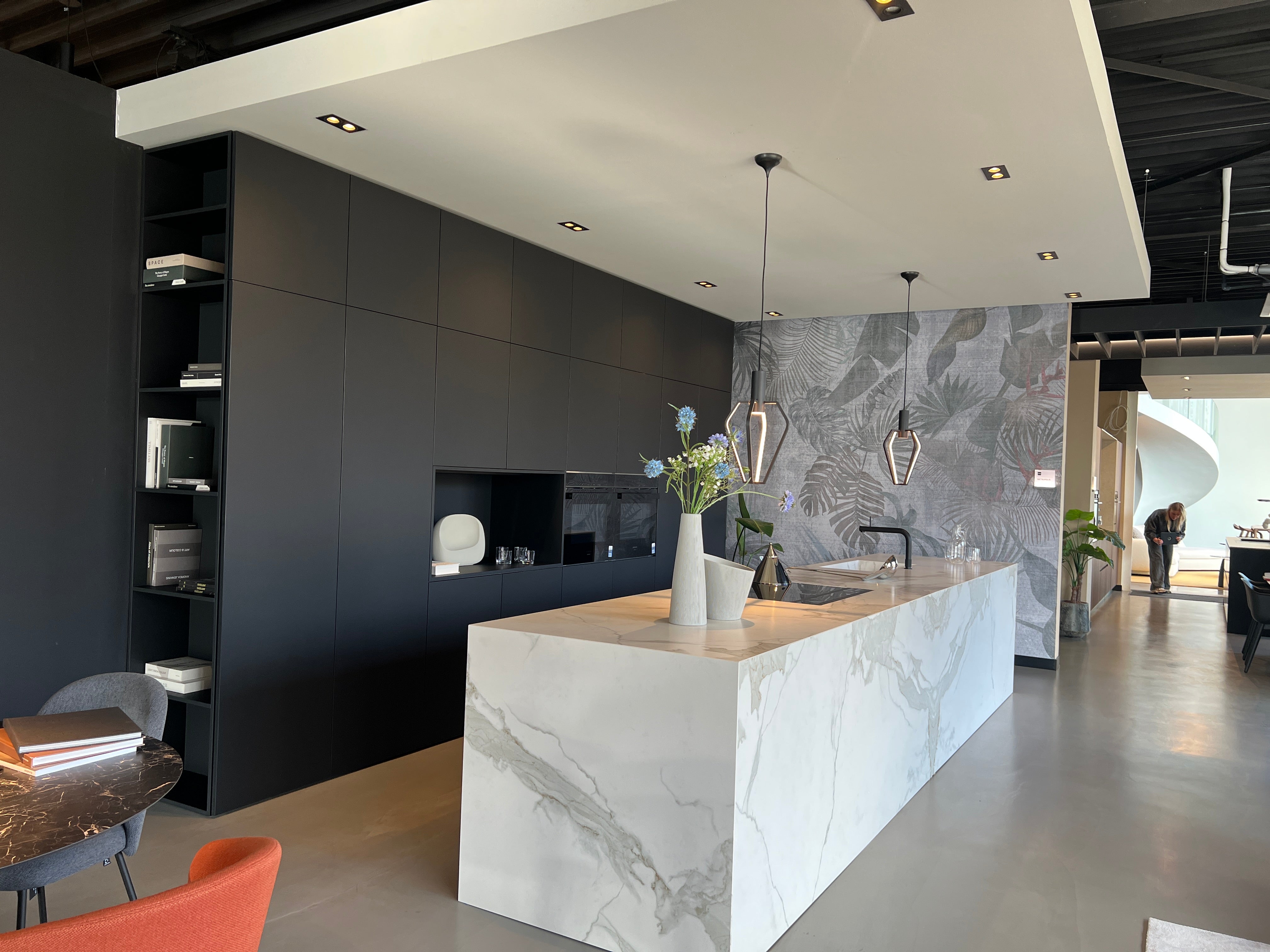 02450 - Zwart/witte luxe eilandkeuken