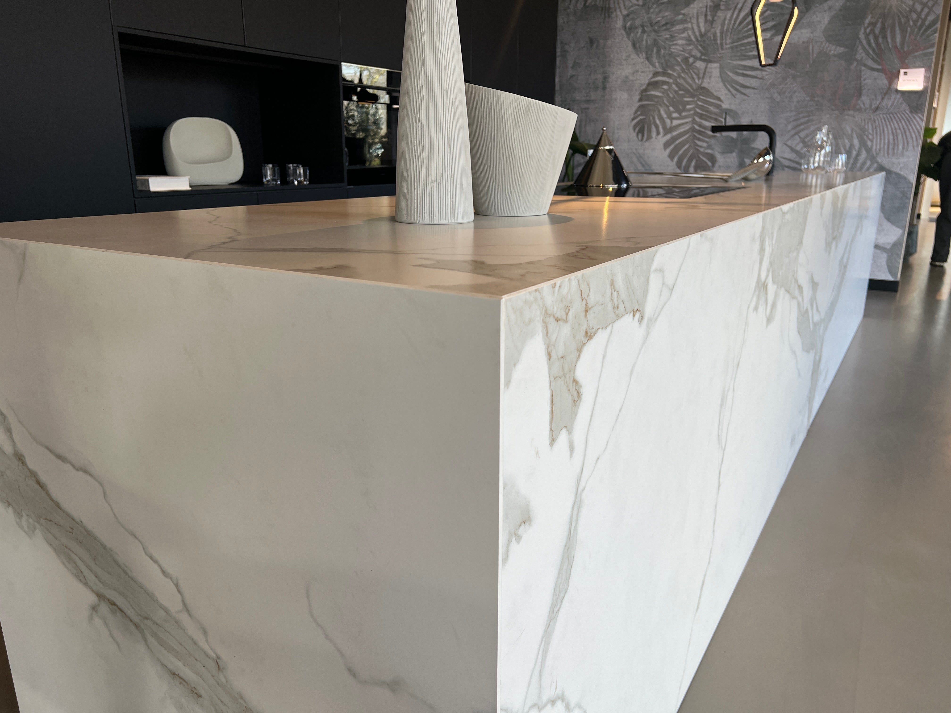 02450 - Zwart/witte luxe eilandkeuken