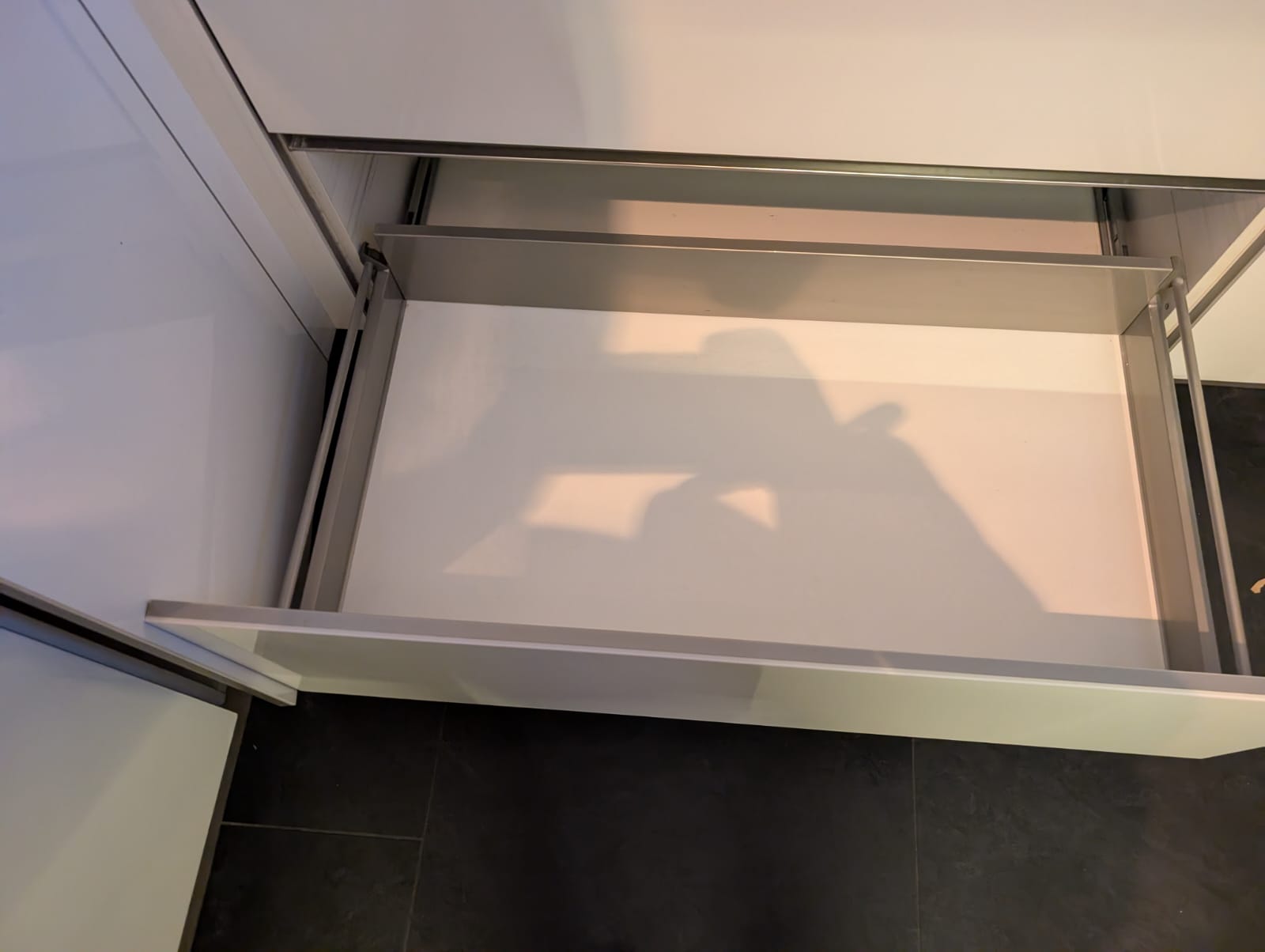 03120 - Moderne witte hoekkeuken