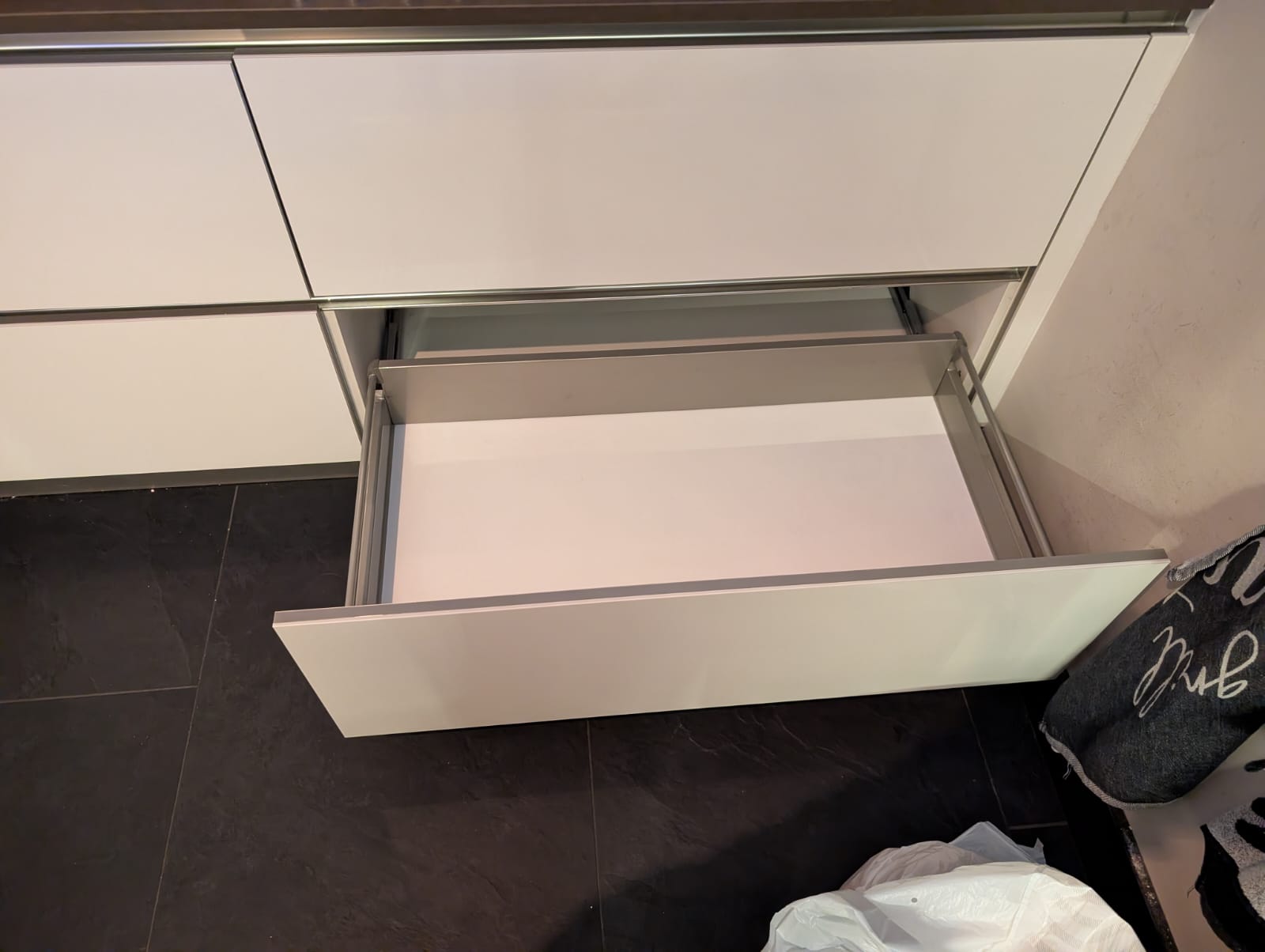 03120 - Moderne witte hoekkeuken