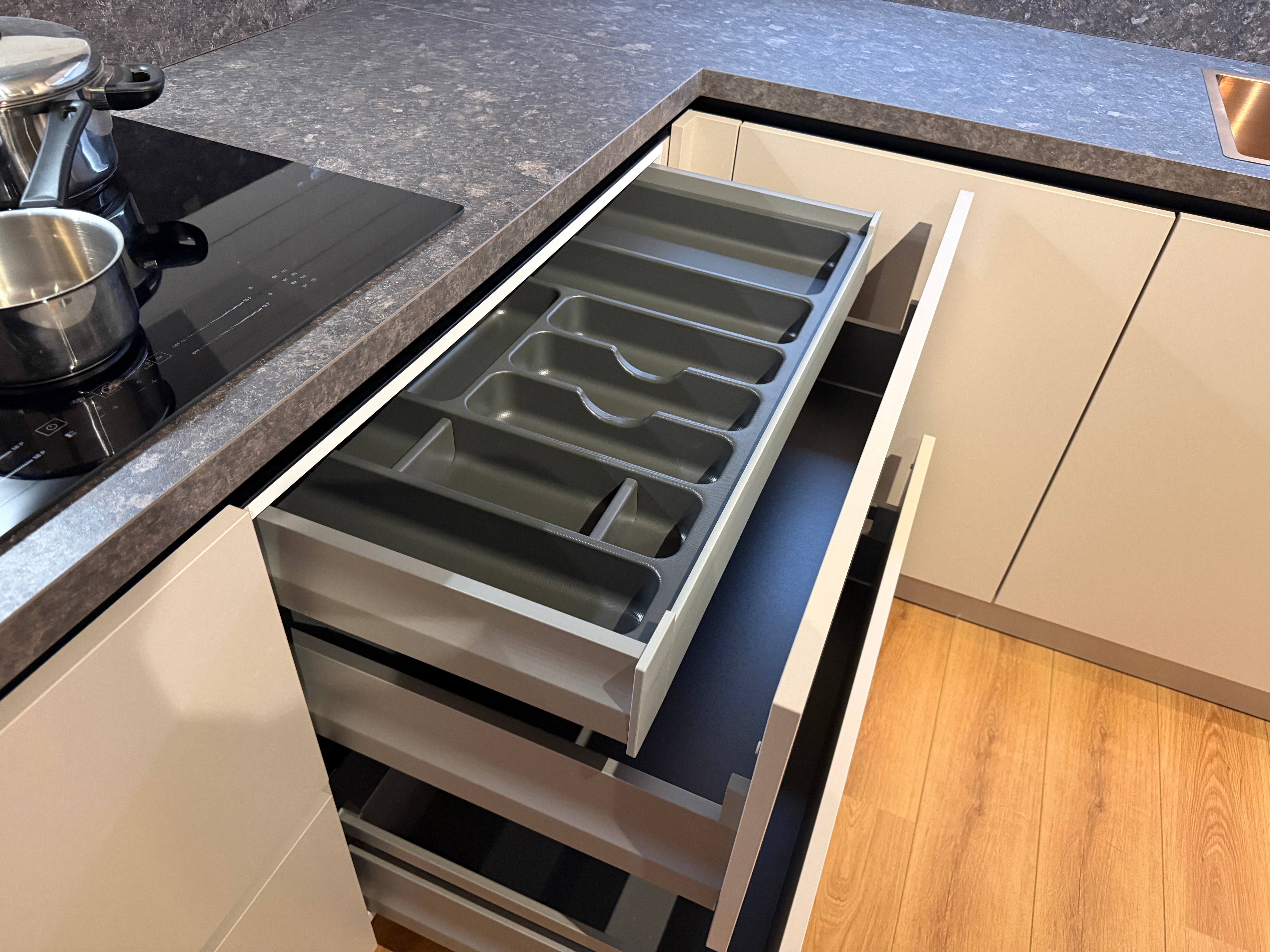04039 - Moderne hoekkeuken