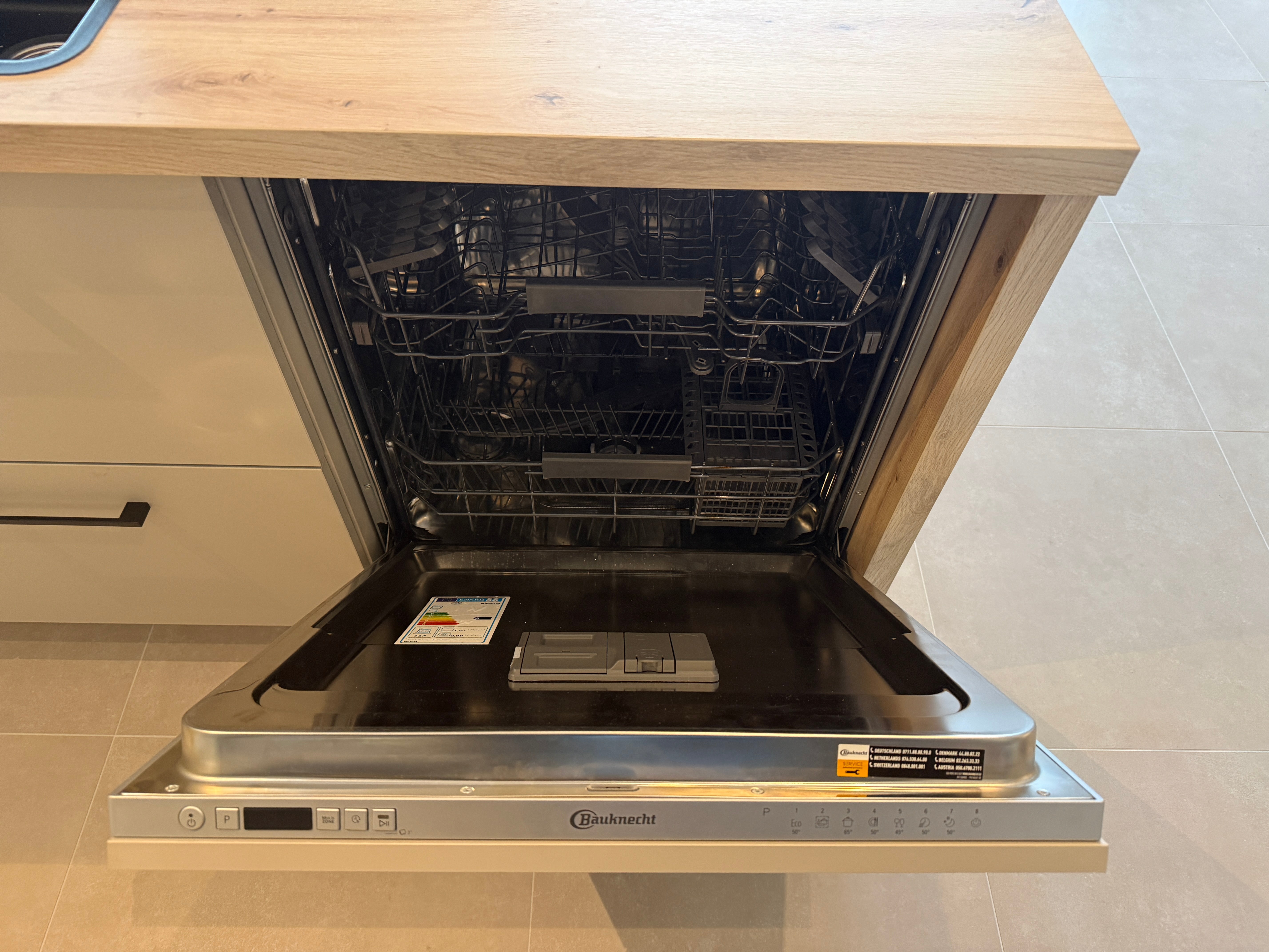04053 - Impuls showroomkeuken met houten eiland