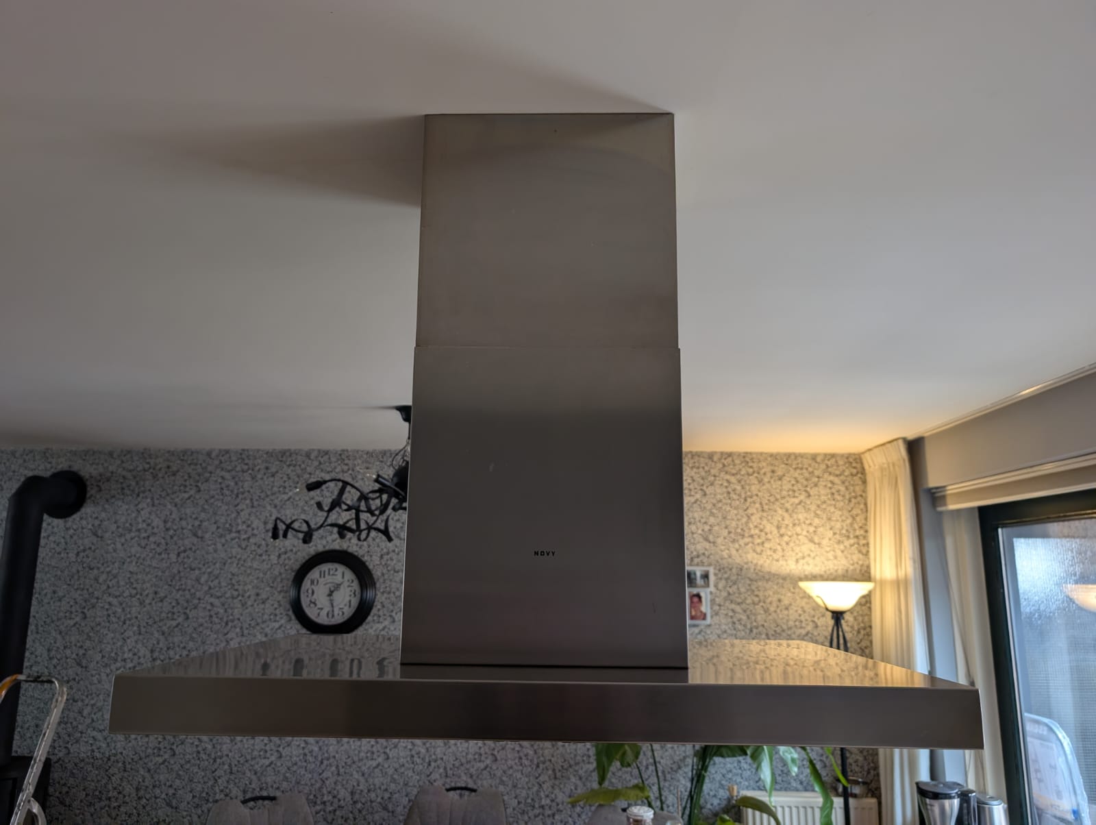 03547 - Licht grijze eilandkeuken