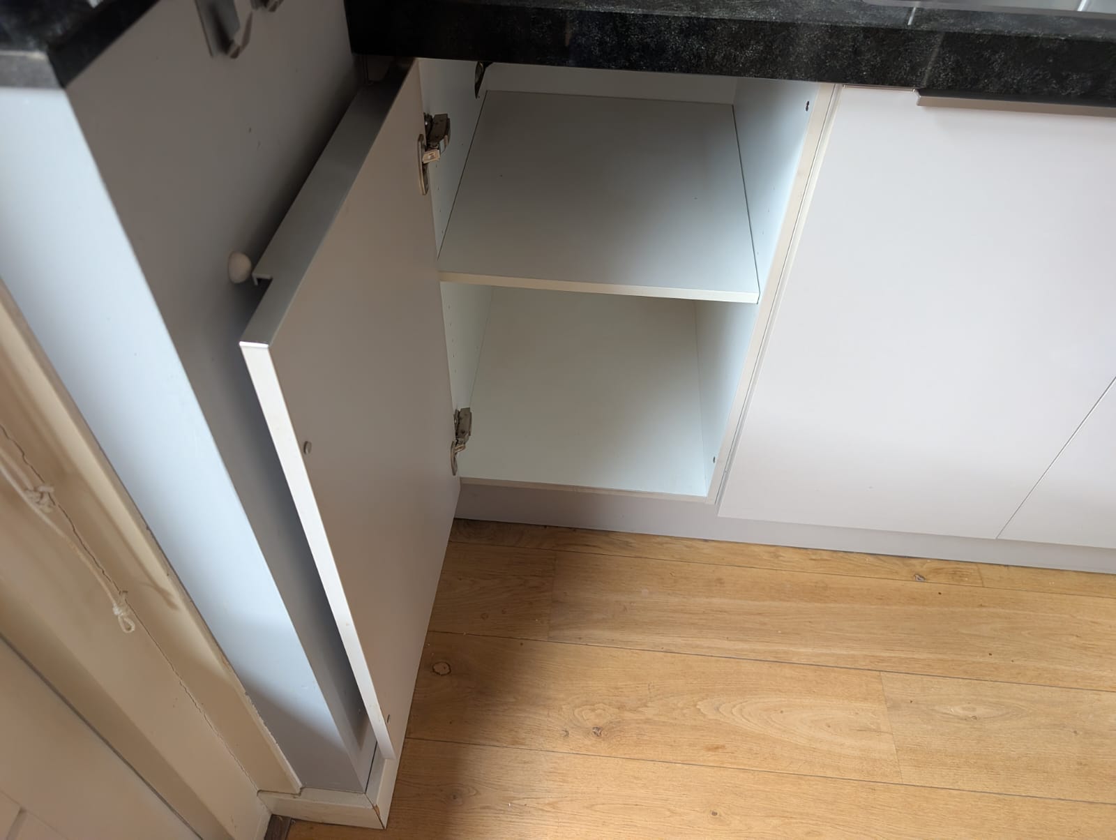 03547 - Licht grijze eilandkeuken