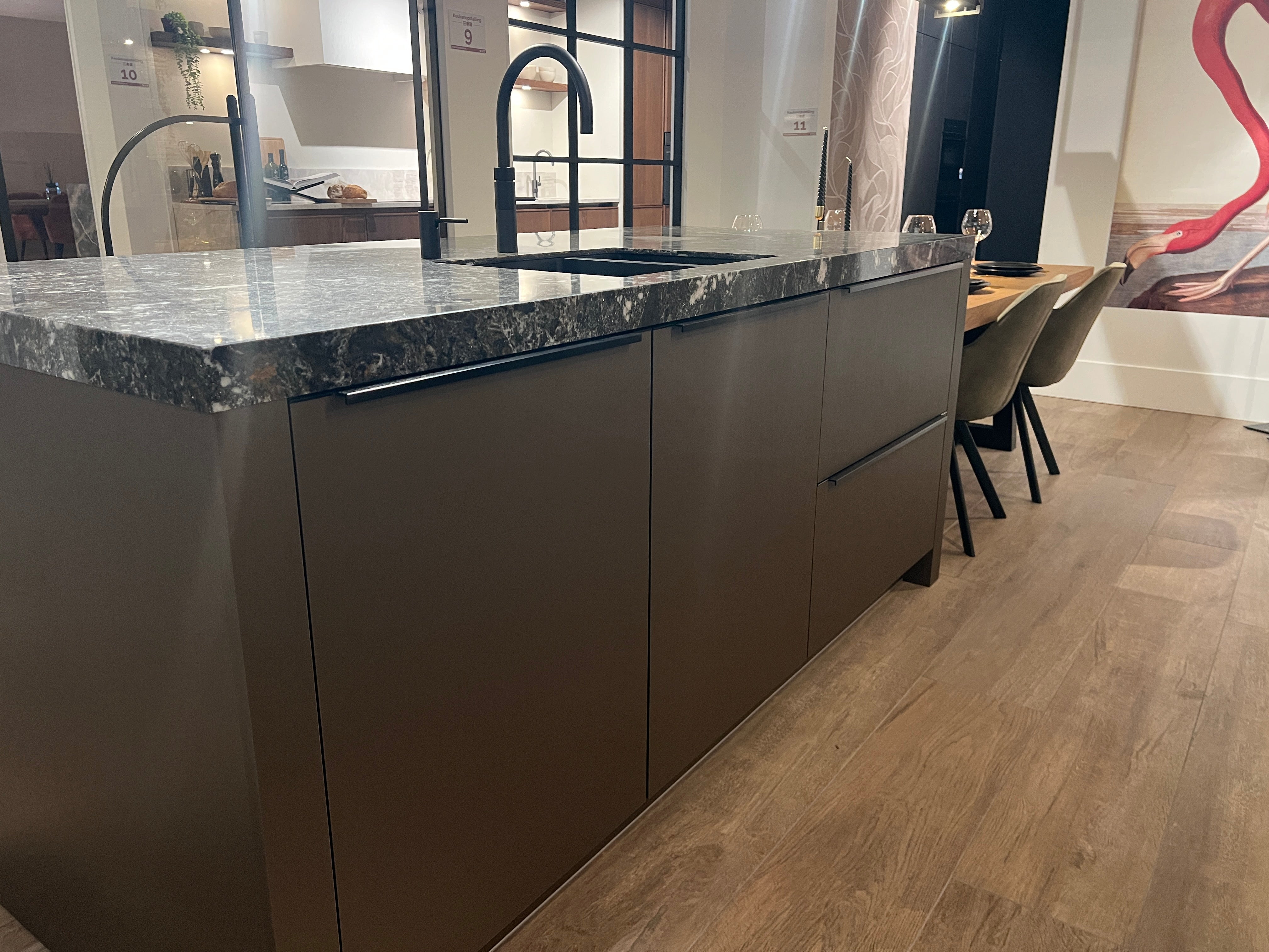 03753 - Exclusieve eilandkeuken met Miele apparatuur