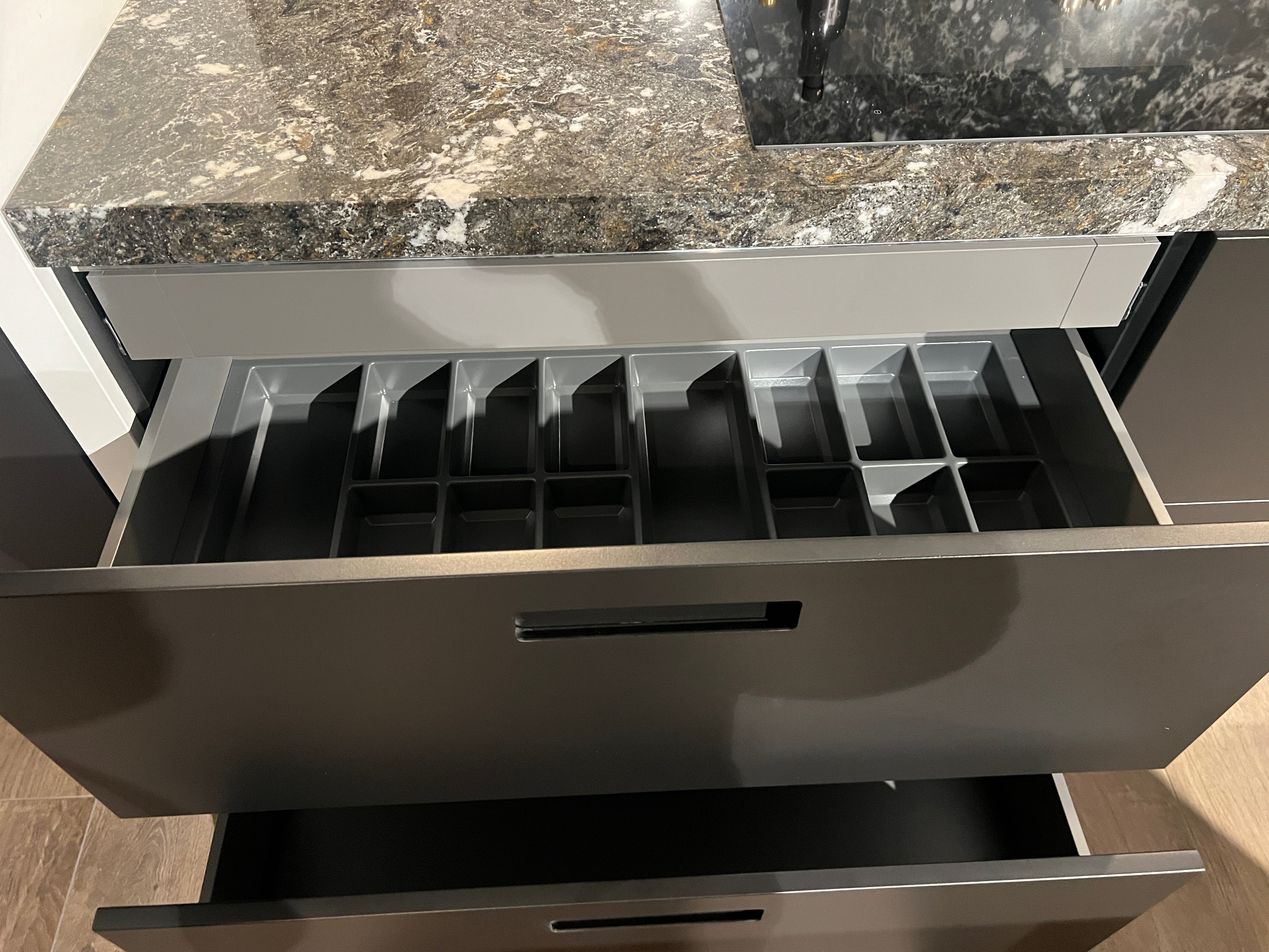 03753 - Exclusieve eilandkeuken met Miele apparatuur