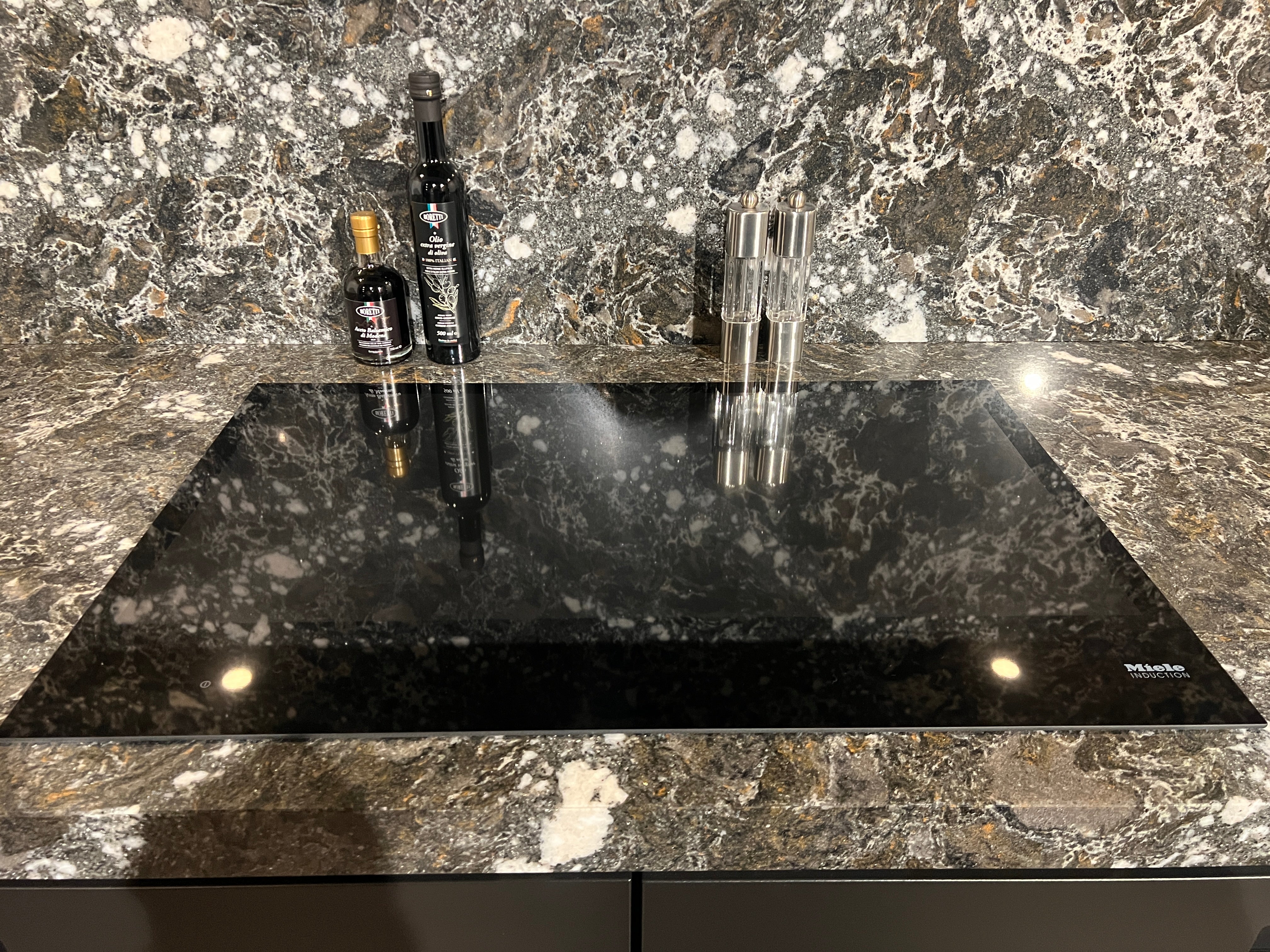 03753 - Exclusieve eilandkeuken met Miele apparatuur