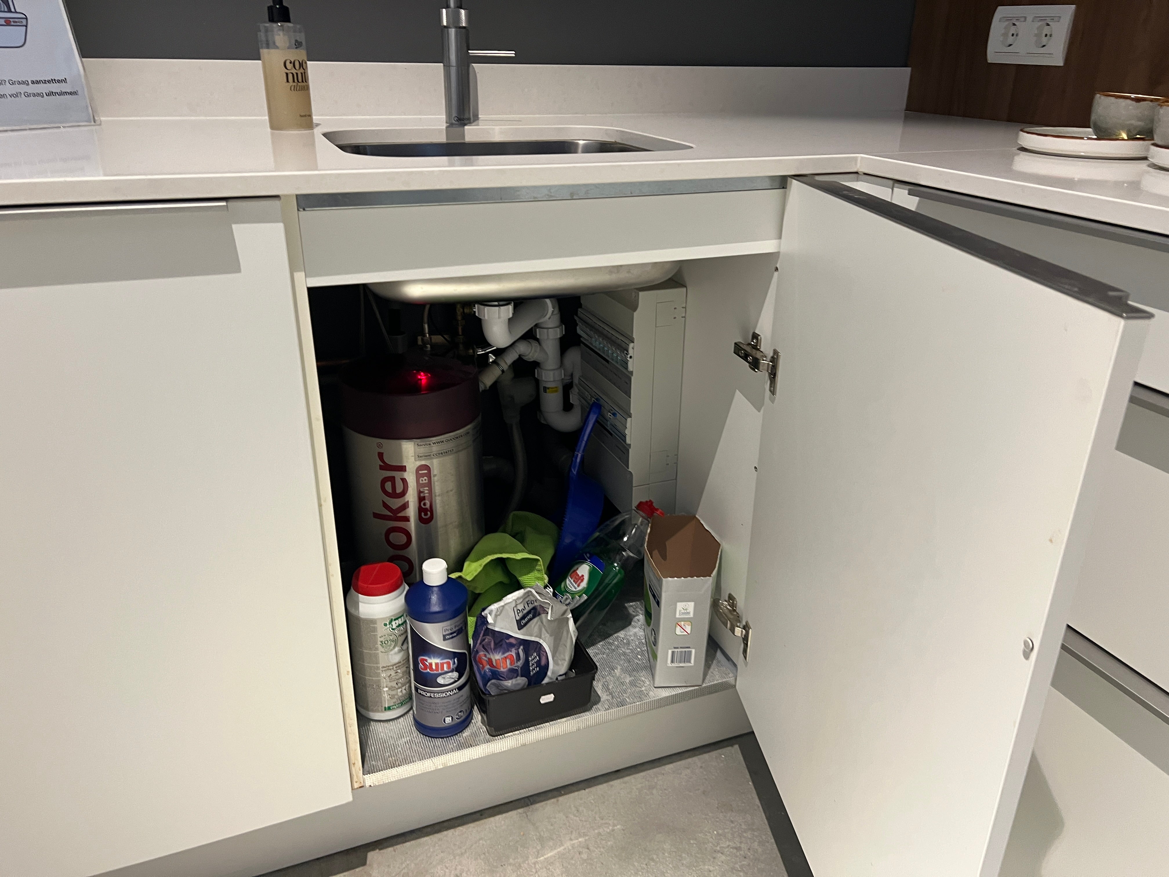 03755 - Witte pantry