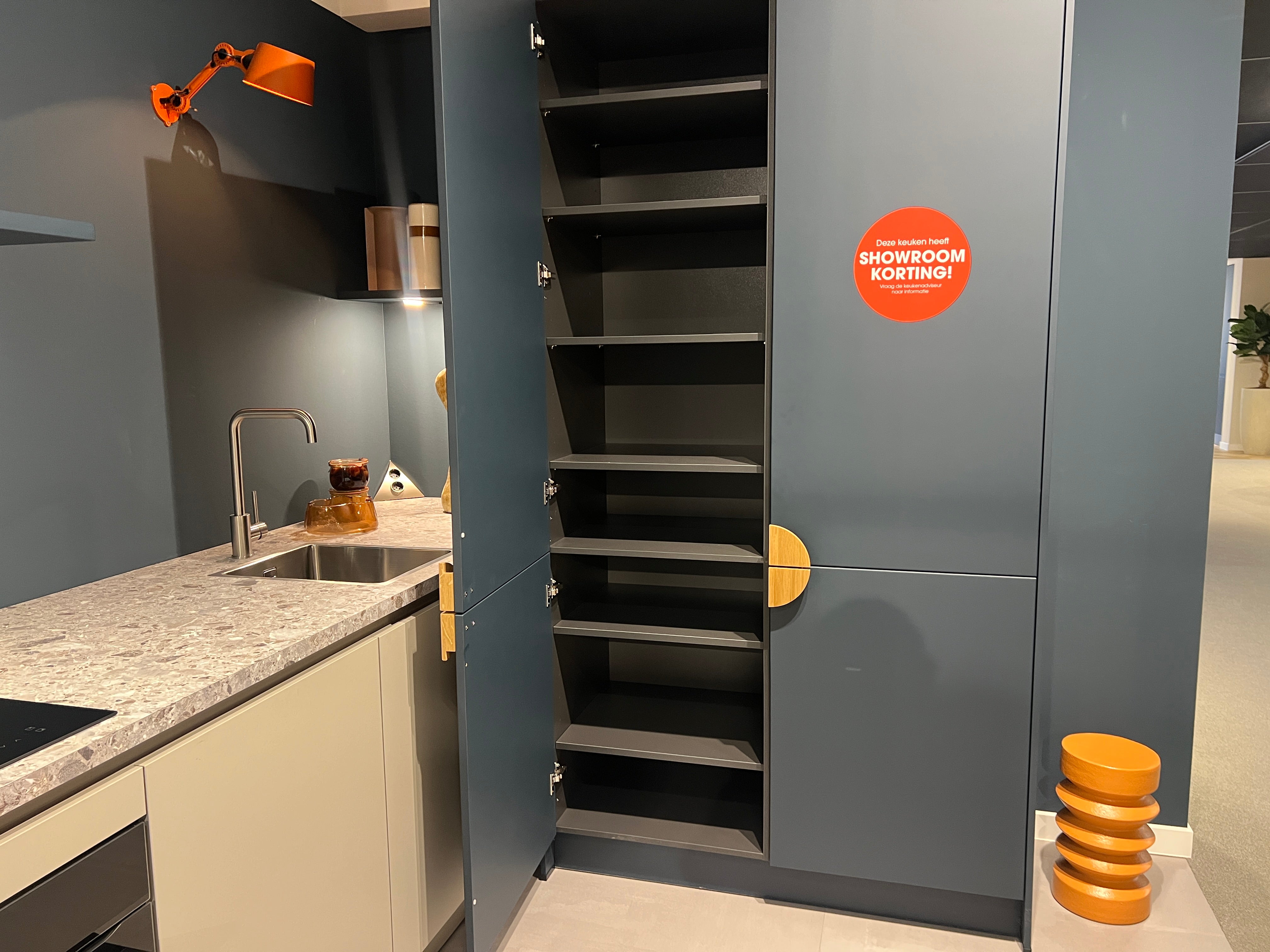 03783 - Moderne hoekkeuken