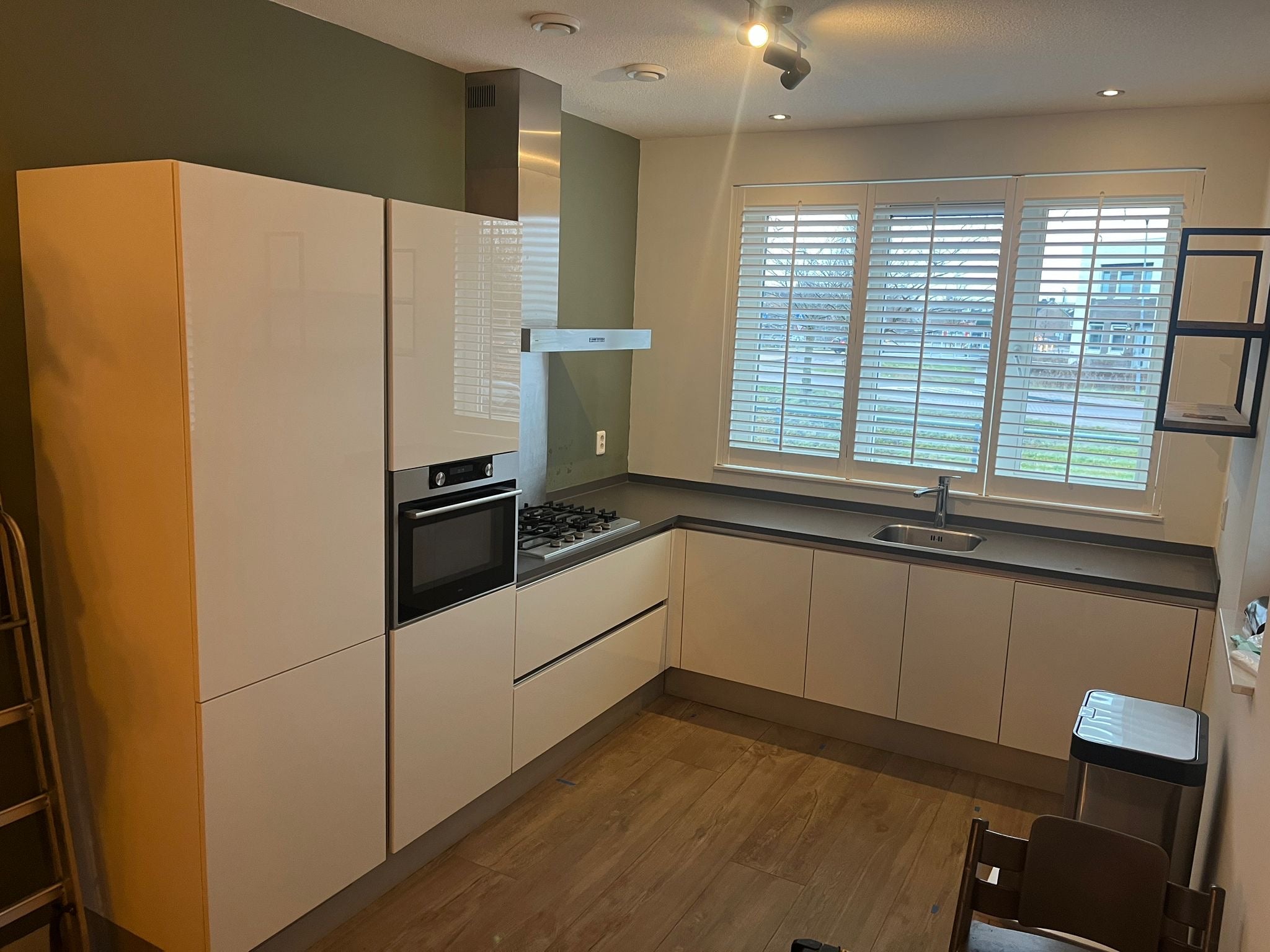 03637 - Witte Bruynzeel hoekkeuken