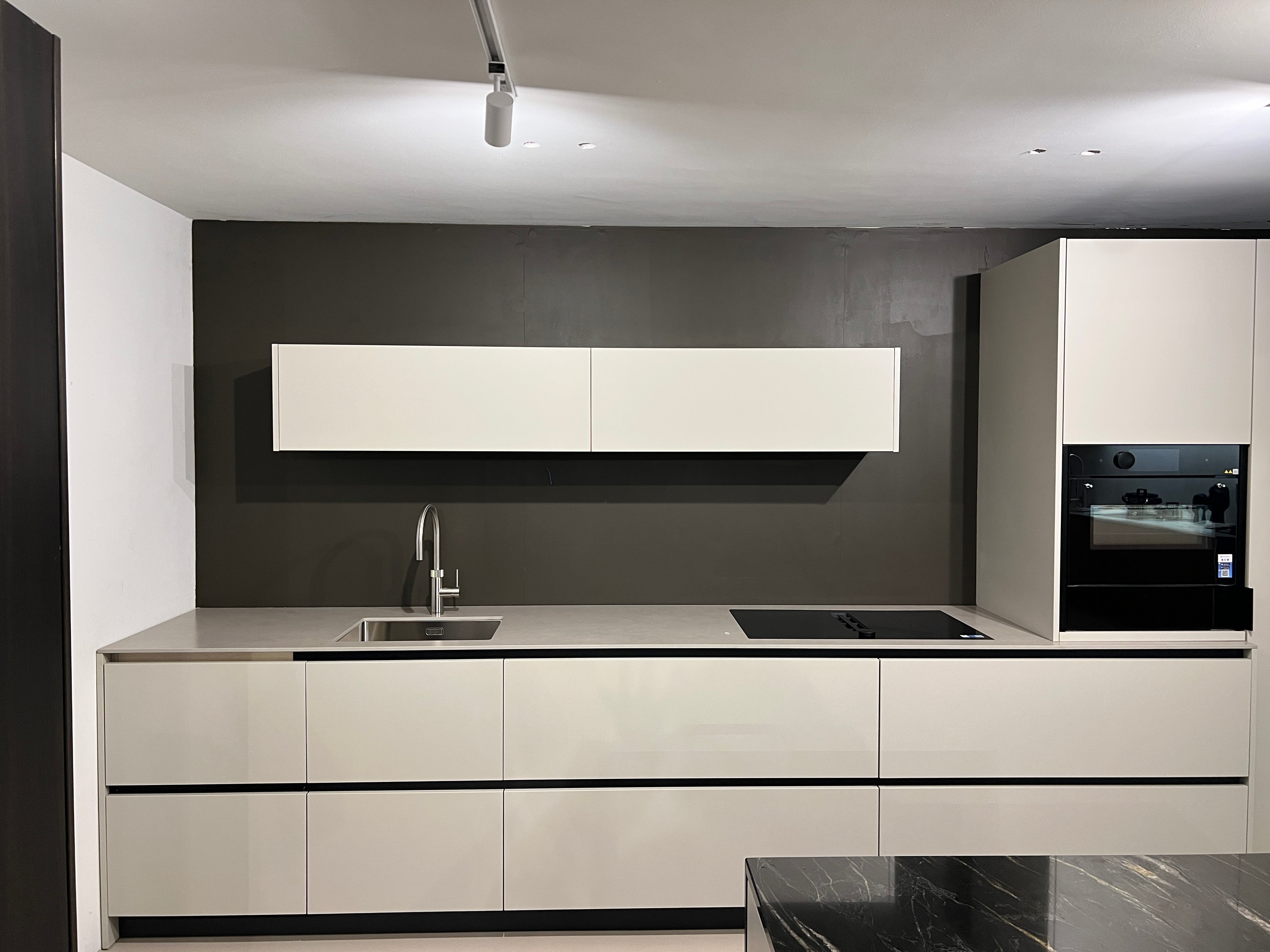 02485 - Strak rechte keuken