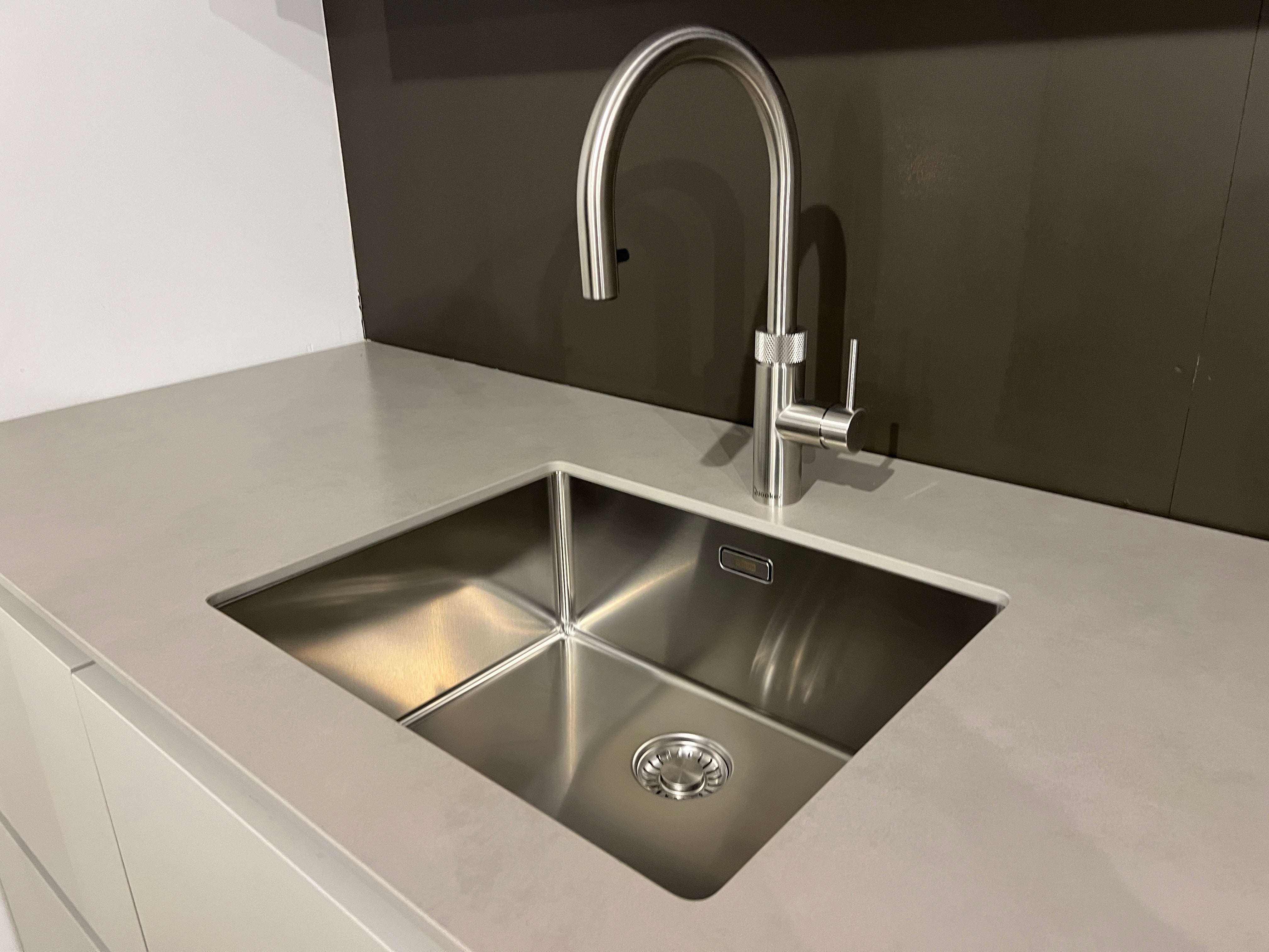 02485 - Strak rechte keuken