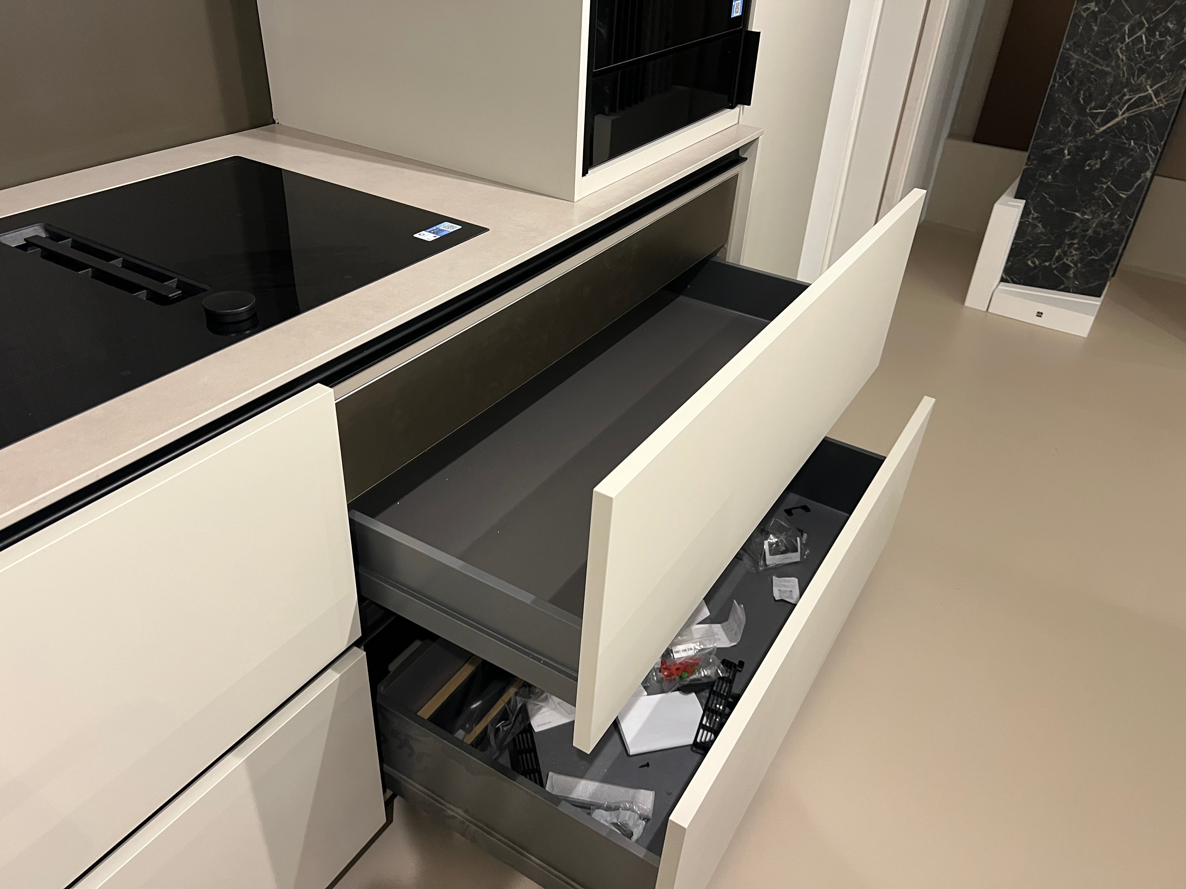 02485 - Strak rechte keuken