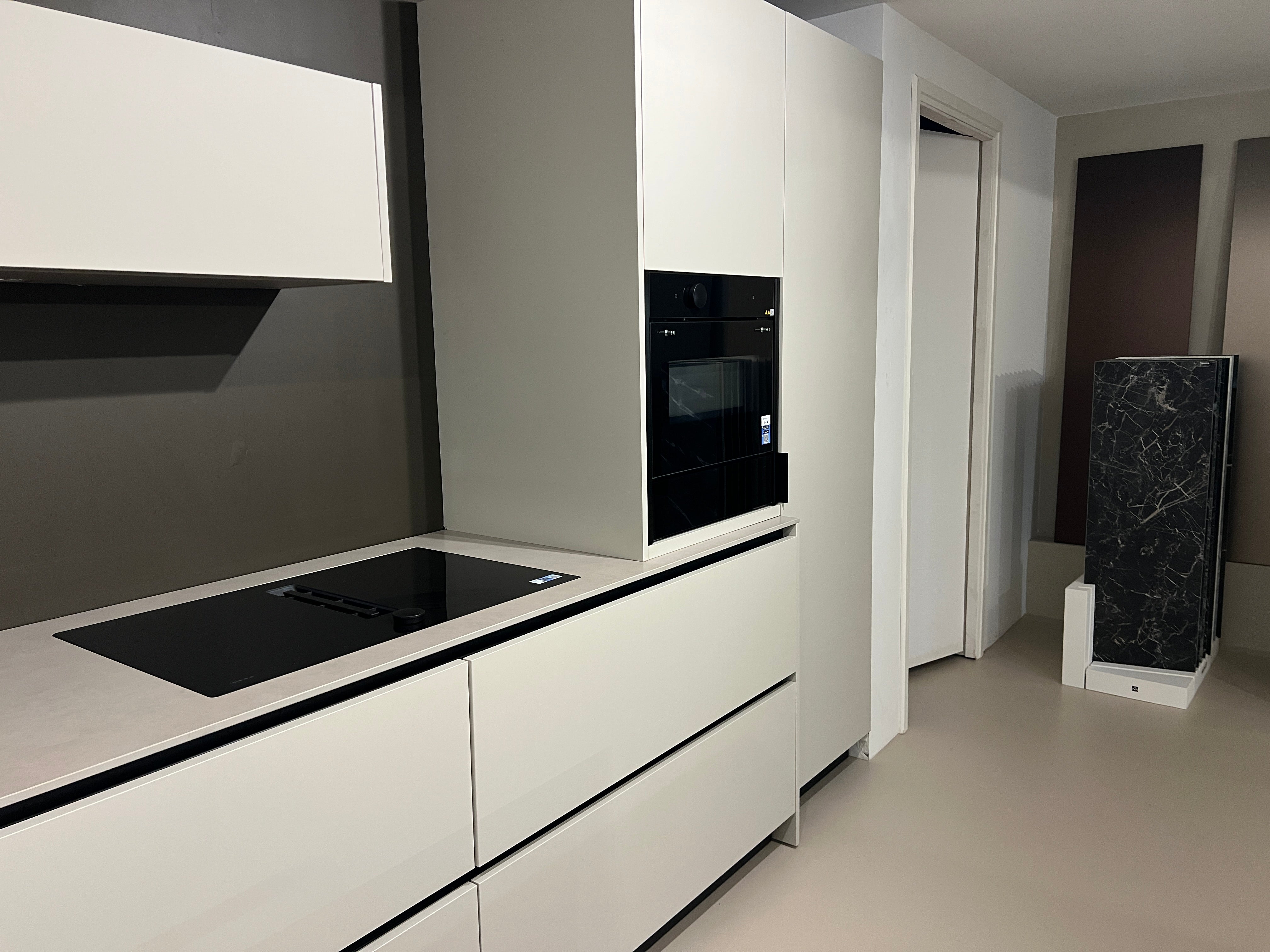 02485 - Strak rechte keuken