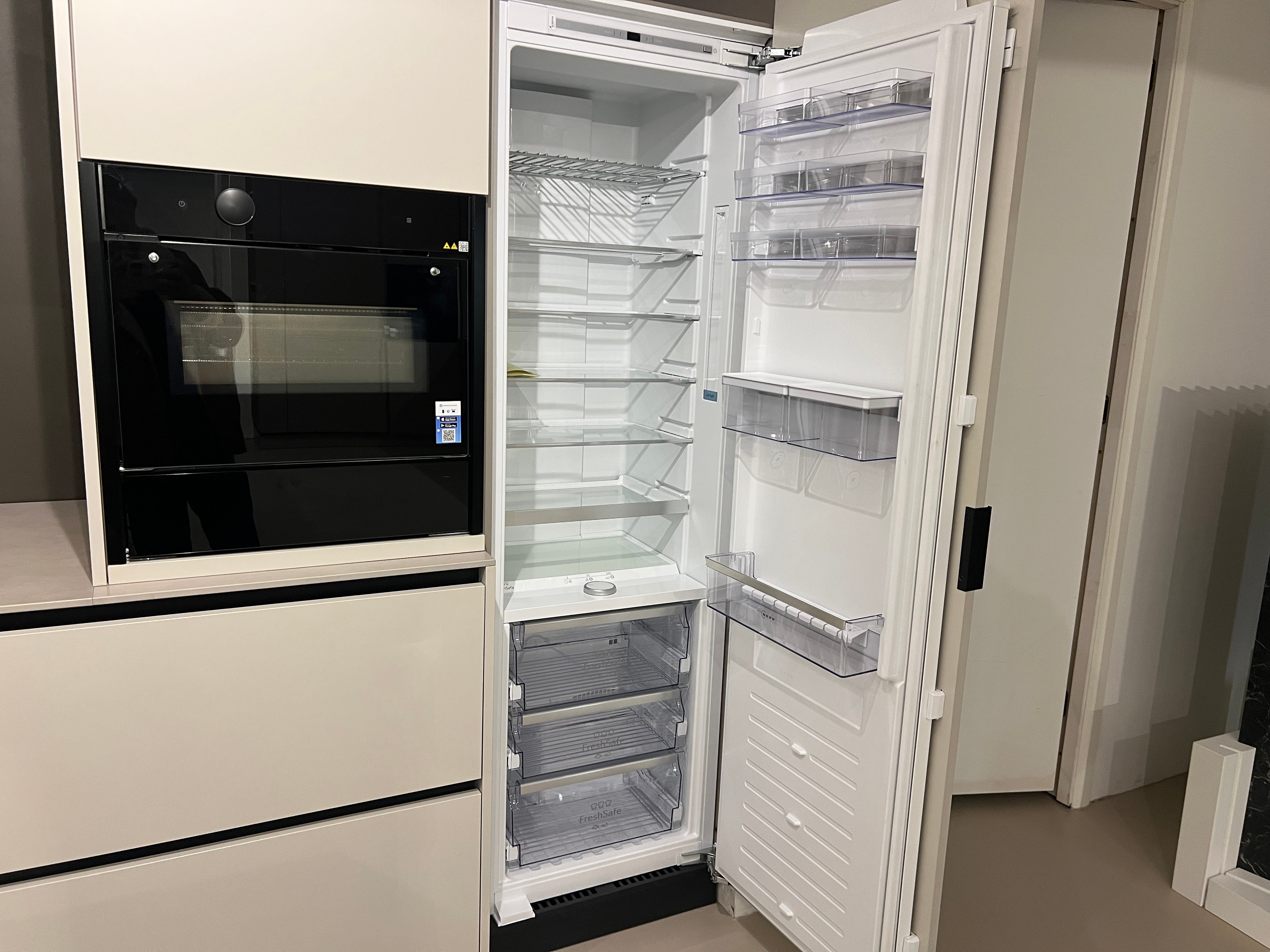 02485 - Strak rechte keuken