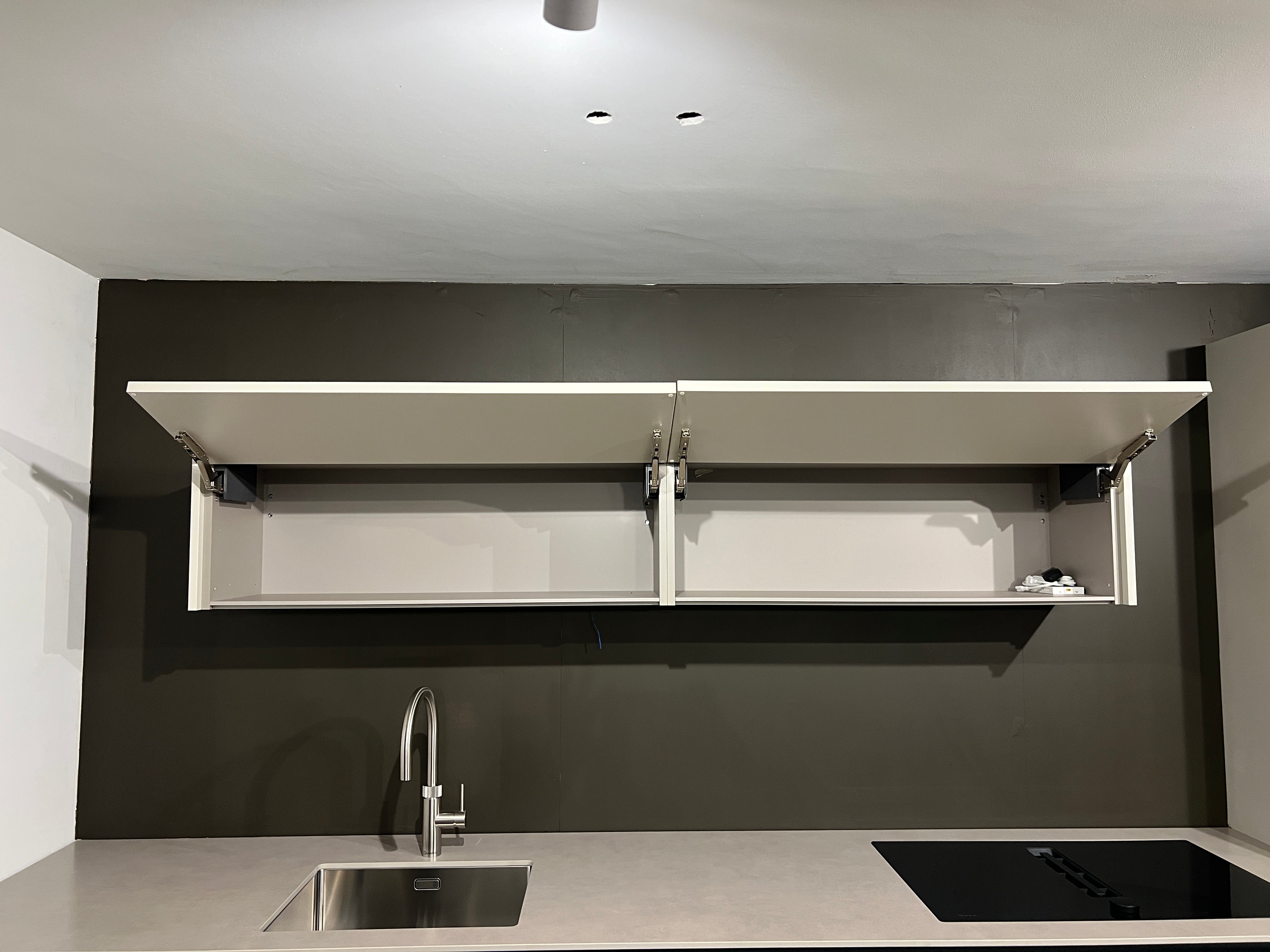 02485 - Strak rechte keuken